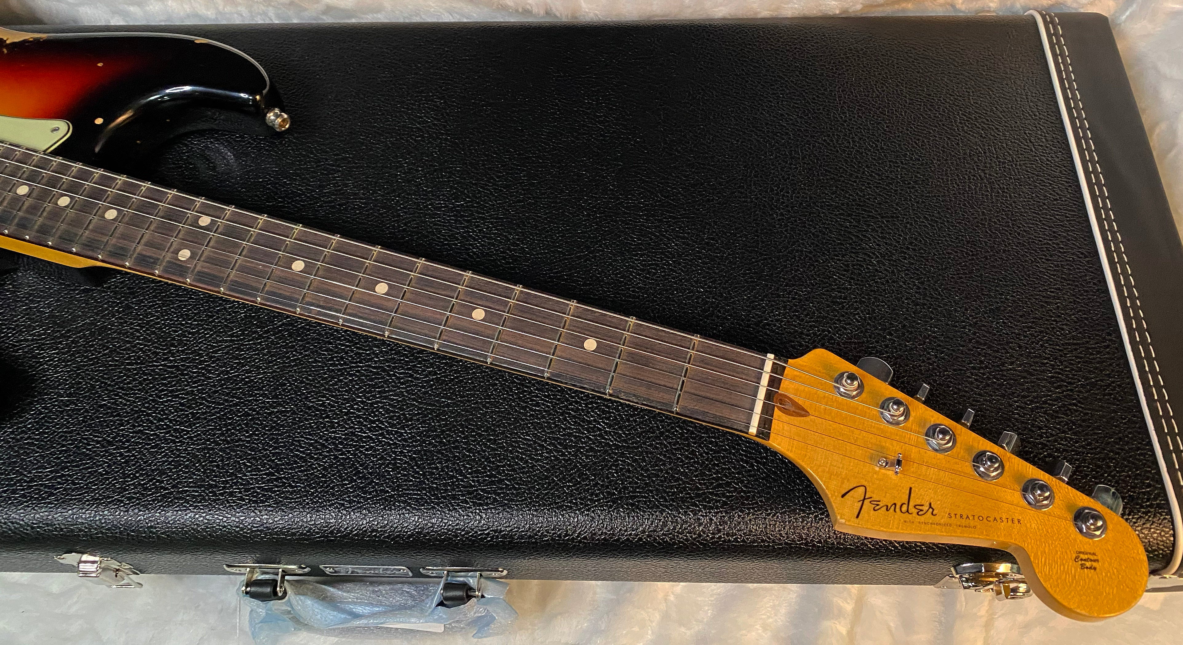 NEW! Fender Custom Shop Custom Deluxe HSS S-1 Stratocaster Relic - 3 Color Sunburst - Authorized Dealer - 7.7 lbs - G05099