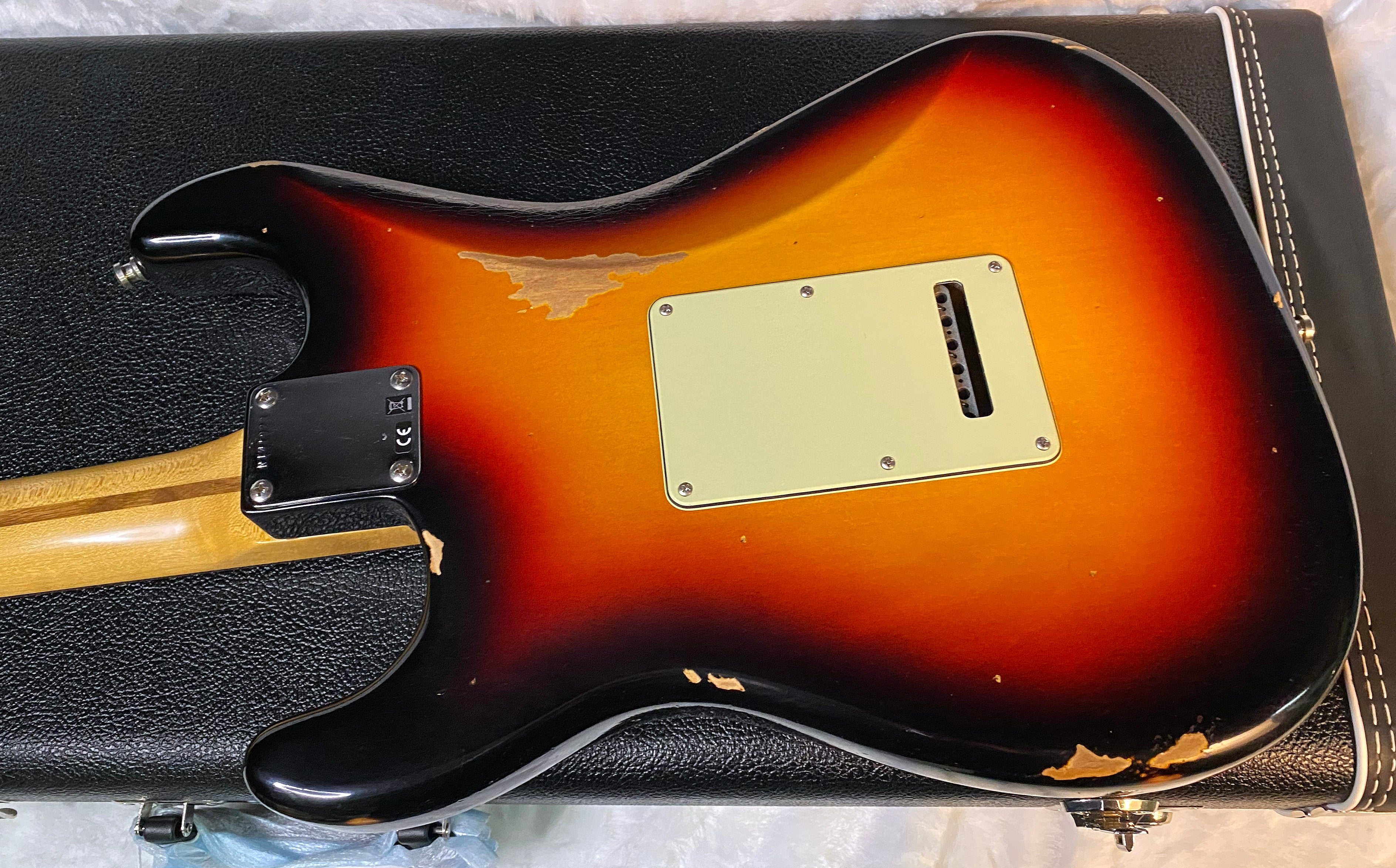 NEW! Fender Custom Shop Custom Deluxe HSS S-1 Stratocaster Relic - 3 Color Sunburst - Authorized Dealer - 7.7 lbs - G05099