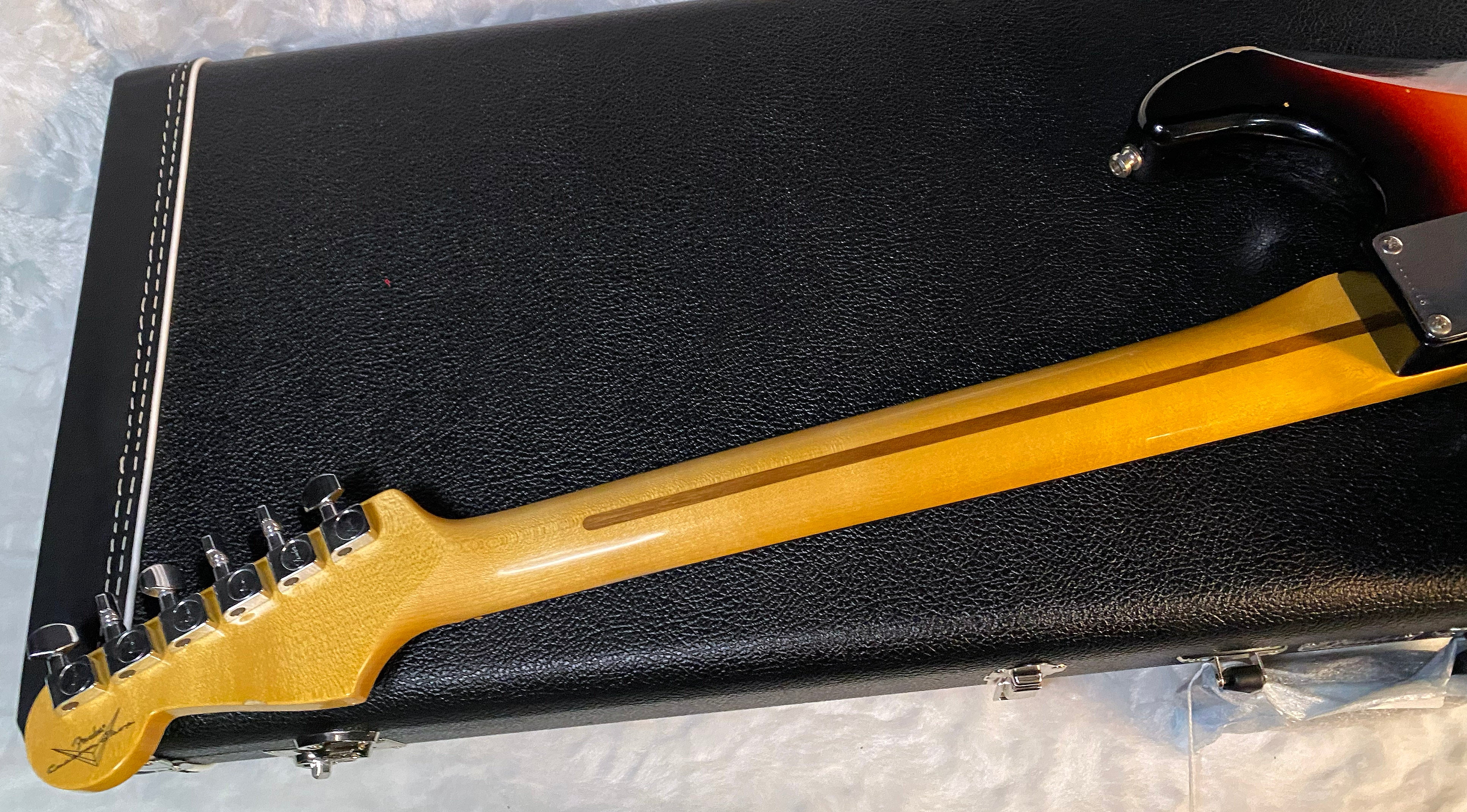 NEW! Fender Custom Shop Custom Deluxe HSS S-1 Stratocaster Relic - 3 Color Sunburst - Authorized Dealer - 7.7 lbs - G05099