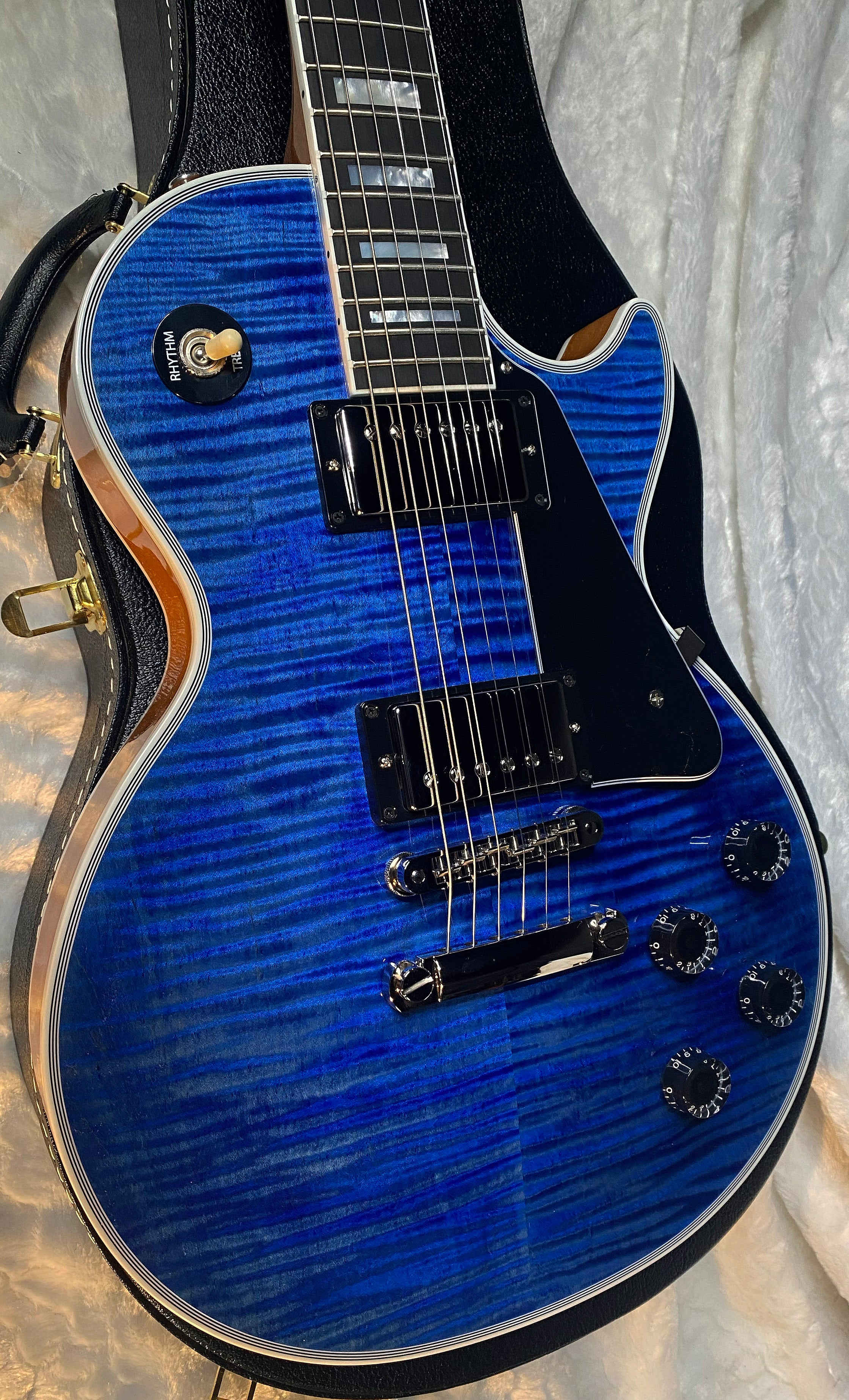 NEW! Gibson Dealer Select Custom Shop Les Paul Custom AAA Figured Flame Top - Transparent Blue / Natural Back - Authorized Dealer - WOW! 8.9 lbs - G06607