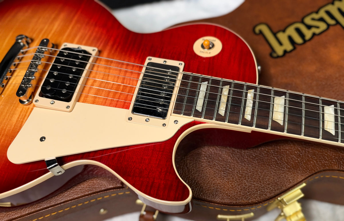 NEW ! Gibson Les Paul Standard '60s - AAA Flame - Factory Sunburst (custom shop finish) - Bizarre Guitar Limited Edition - 8.8 lbs - Authorized Dealer - G07945