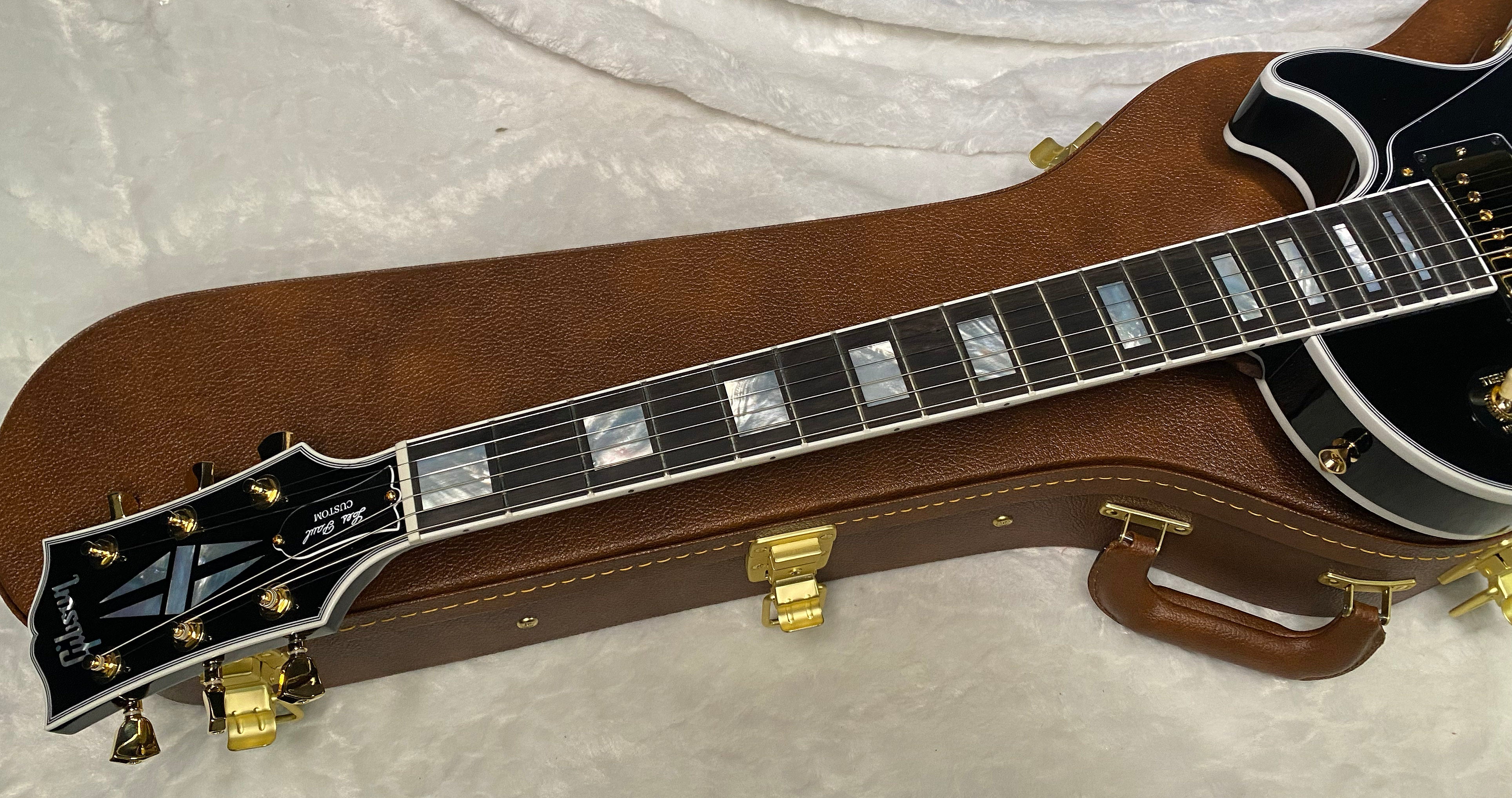NEW! Gibson USA Les Paul Custom 70s - Ebony Finish - 9.9lbs - Authorized Dealer - G06600