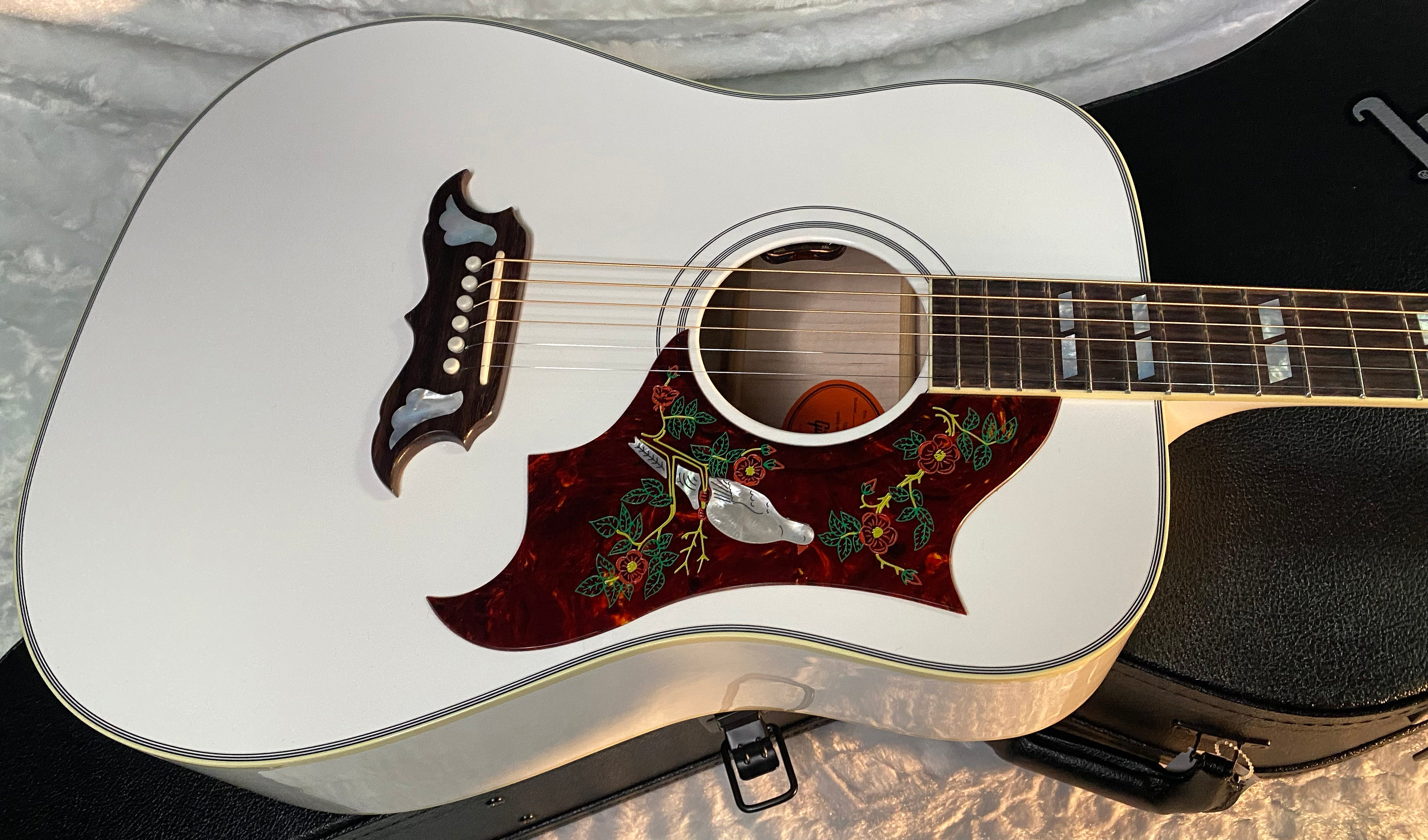NEW! Gibson Acoustic Custom Shop Dove Acoustic-Electric Guitar - Alpine White - Authorized Dealer 5.2lbs - G06616