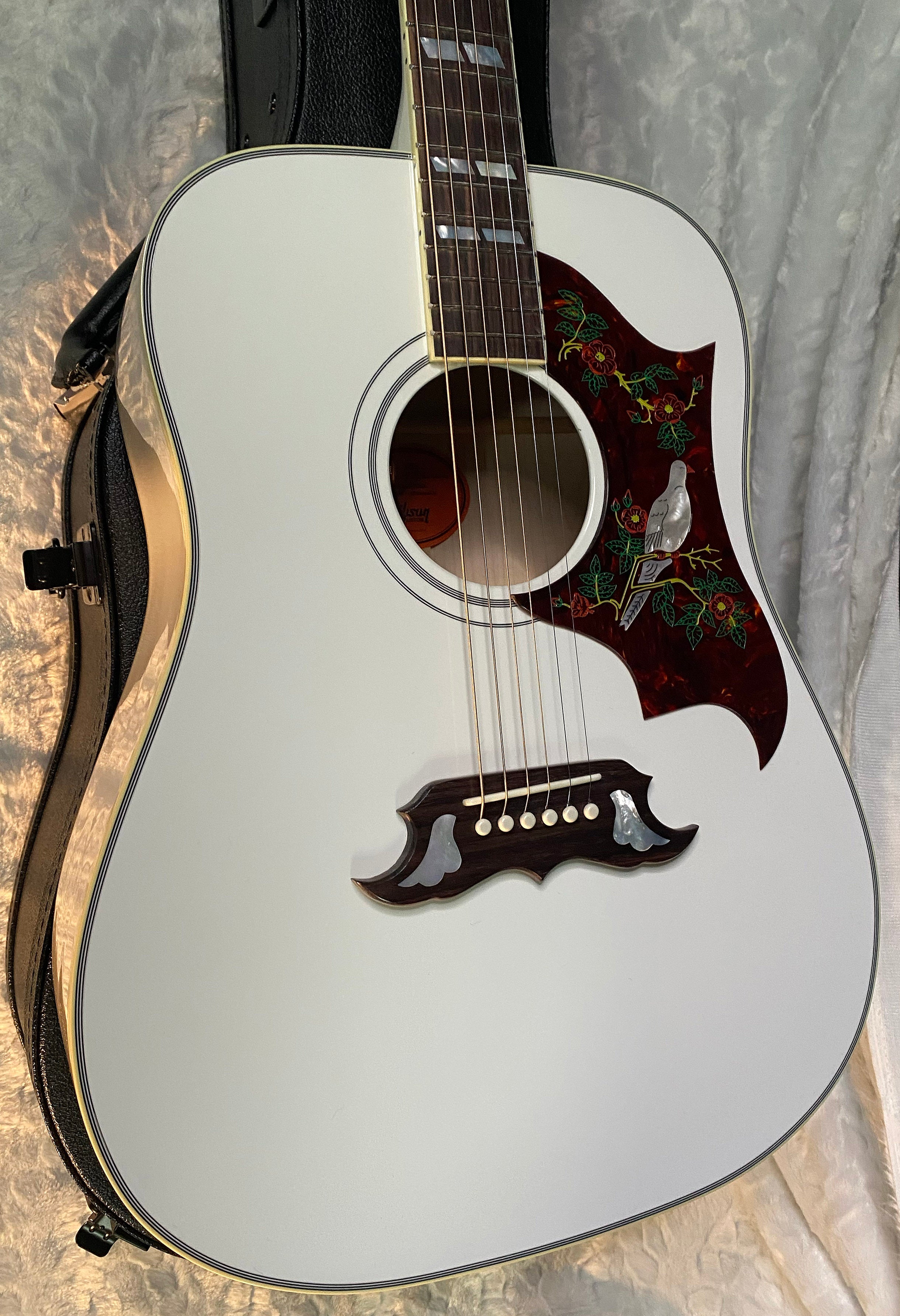 NEW! Gibson Acoustic Custom Shop Dove Acoustic-Electric Guitar - Alpine White - Authorized Dealer 5.2lbs - G06616