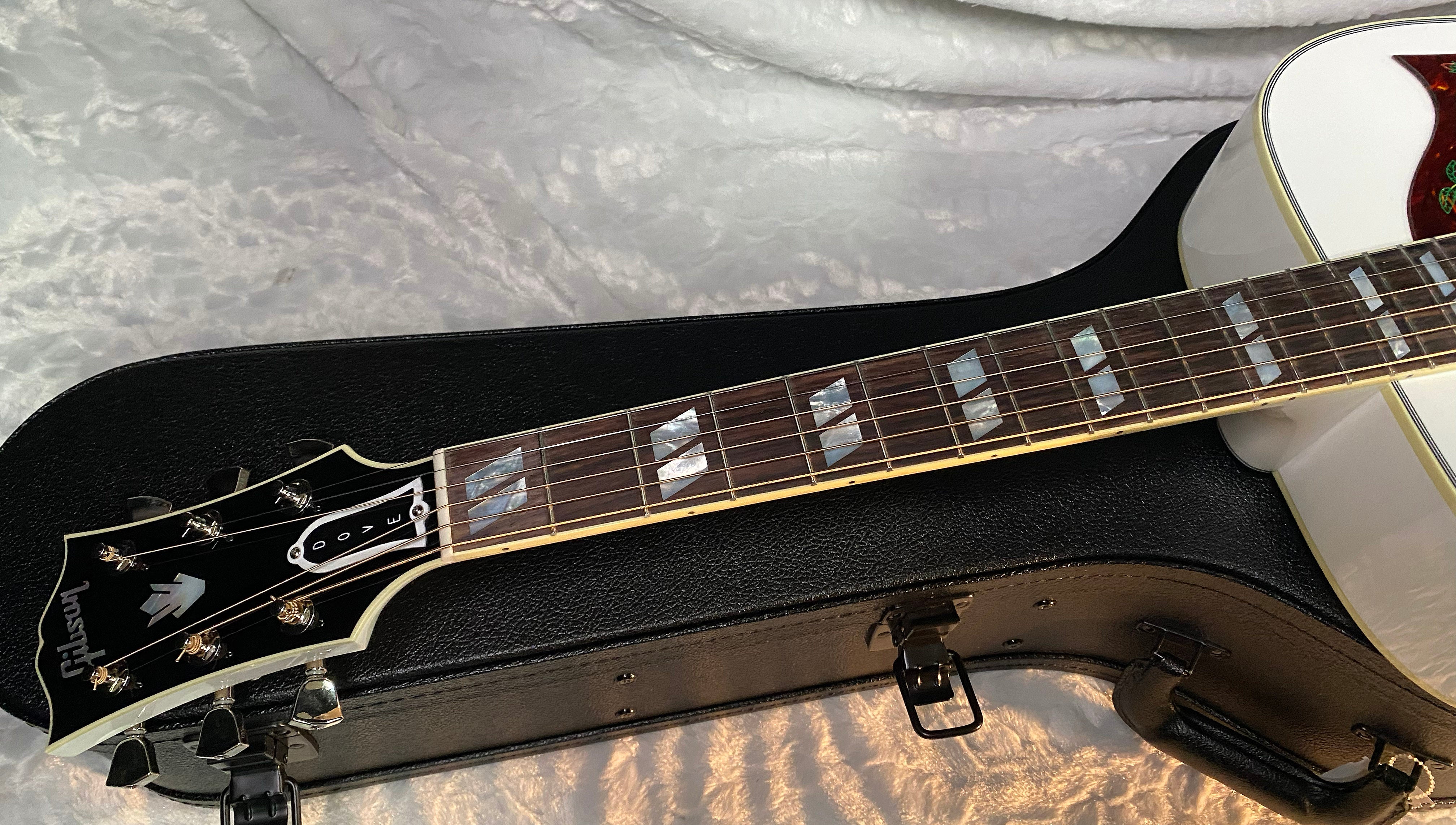 NEW! Gibson Acoustic Custom Shop Dove Acoustic-Electric Guitar - Alpine White - Authorized Dealer 5.2lbs - G06616