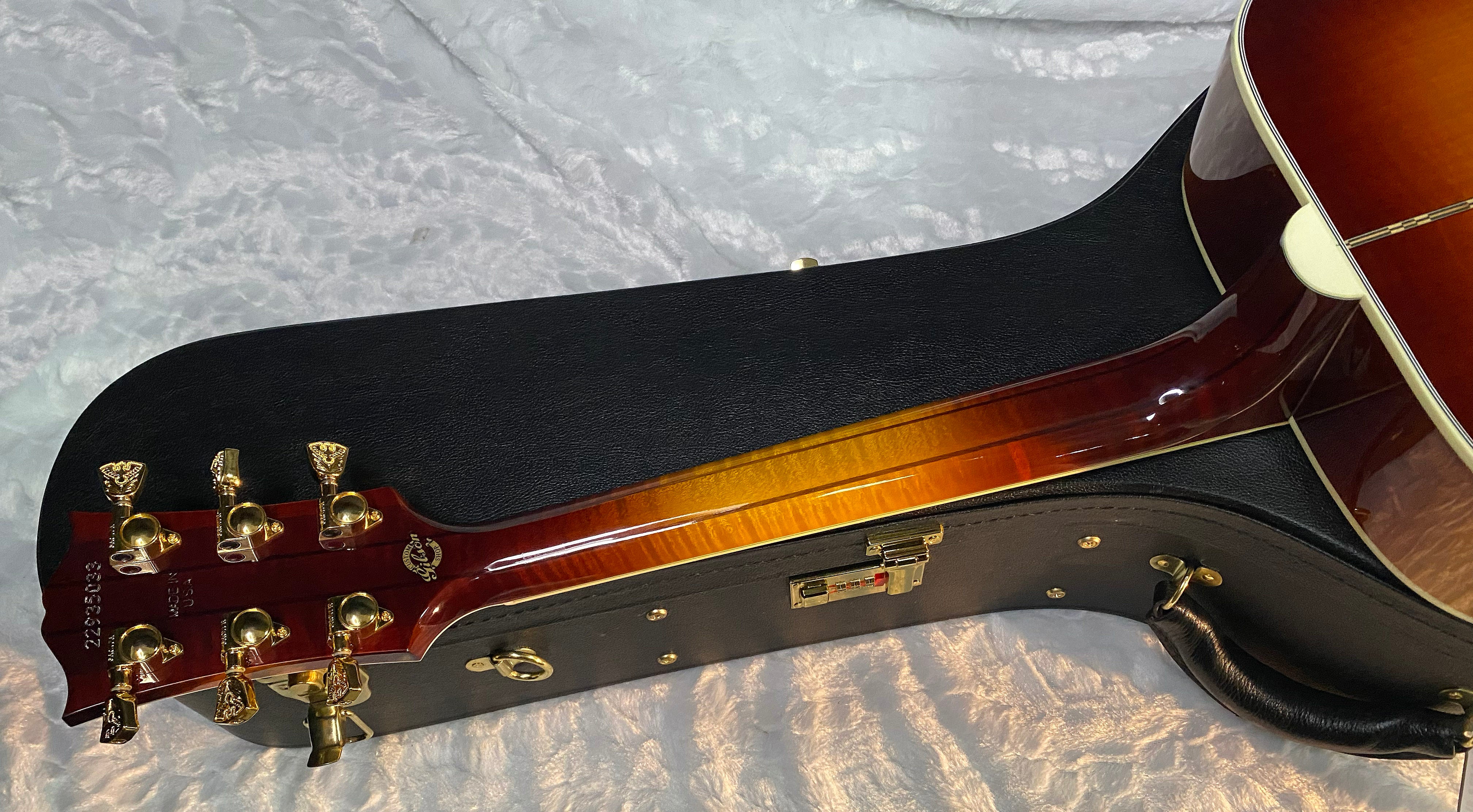 NEW! Gibson Custom Shop Dove - Doves In Flight - Made 2 Measure - Custom Ordered in Autumnburst Finish - Authorized Dealer - 5 lbs - G06614