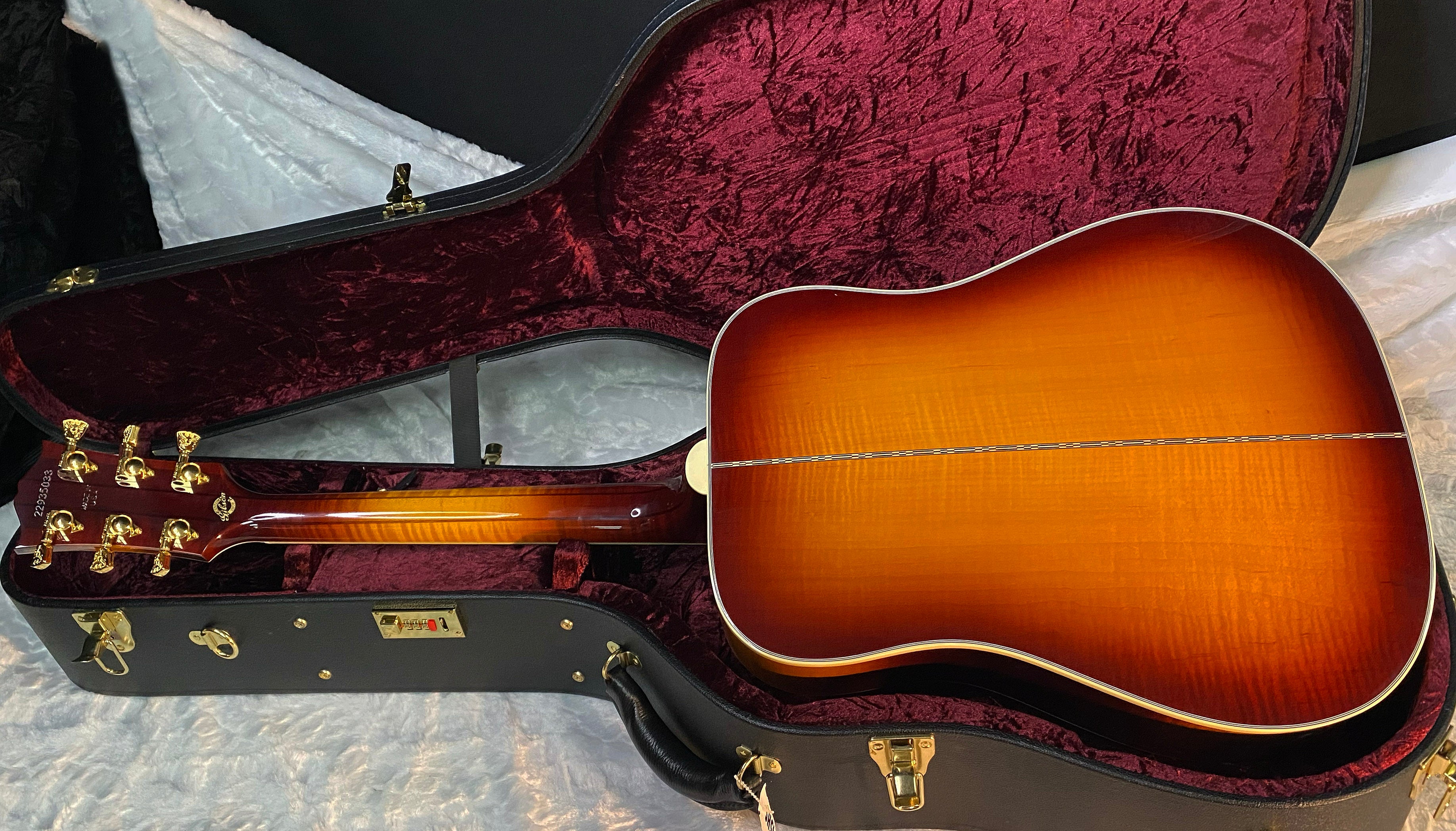 NEW! Gibson Custom Shop Dove - Doves In Flight - Made 2 Measure - Custom Ordered in Autumnburst Finish - Authorized Dealer - 5 lbs - G06614