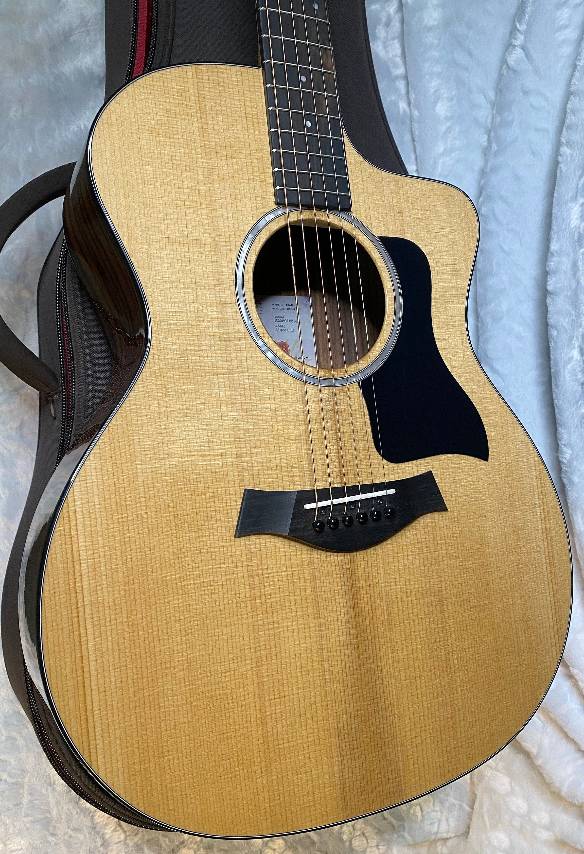 MINT Taylor 214ce Plus Grand Auditorium Acoustic-Electric Guitar Natural Finish - 4.8lbs - Authorized Dealer - G05806