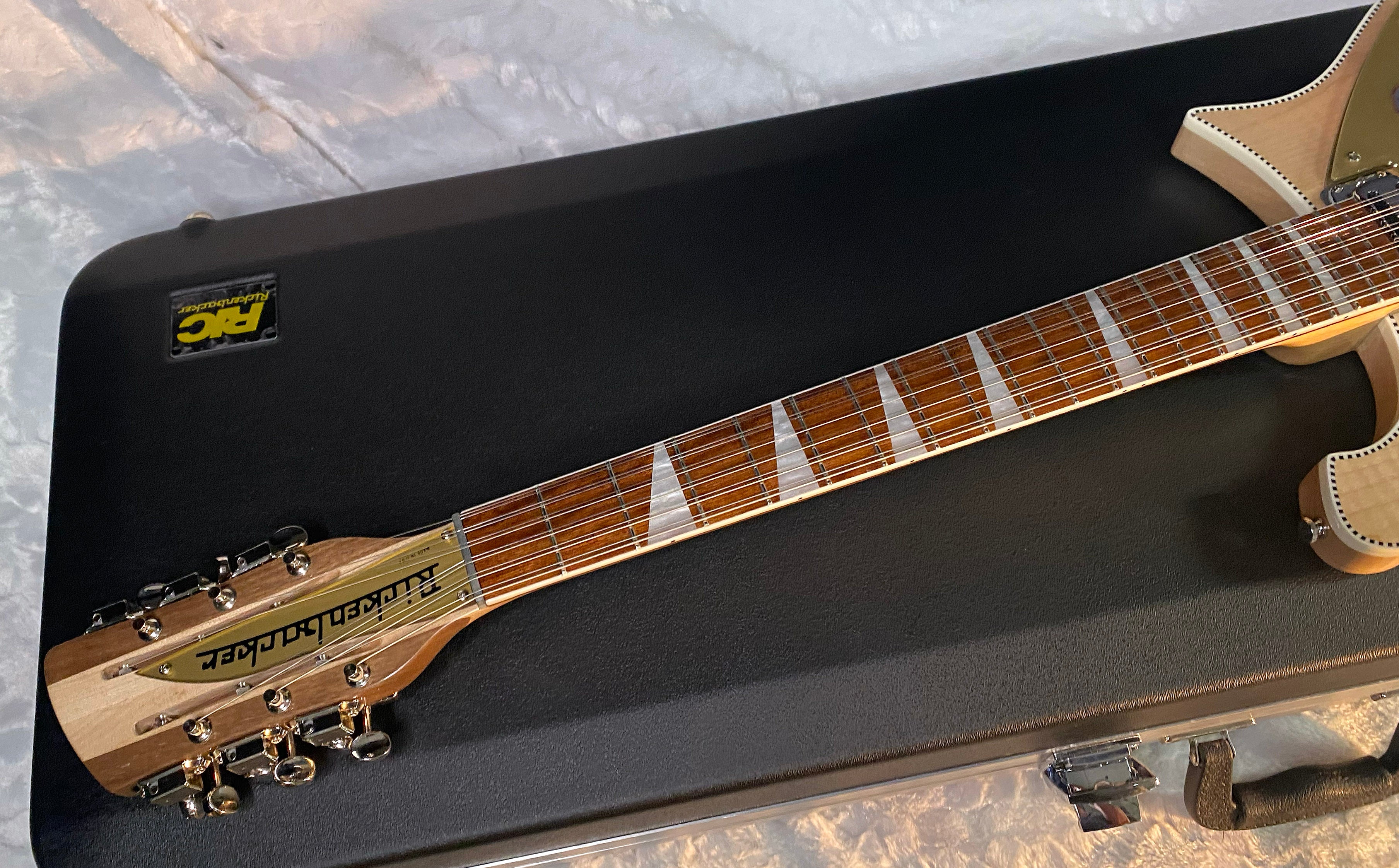 NEW! Rickenbacker 660/12 Maple Glo MG 7.45 lbs - Authorized Dealer - In Stock Ready to Ship- G06621
