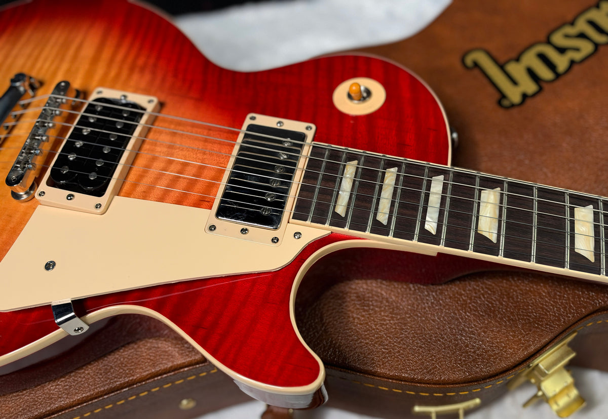 NEW ! Gibson Les Paul Standard '60s - AAA Flame - Factory Sunburst (custom shop finish) - Bizarre Guitar Limited Edition - Only 8.5lbs - Authorized Dealer - G7955