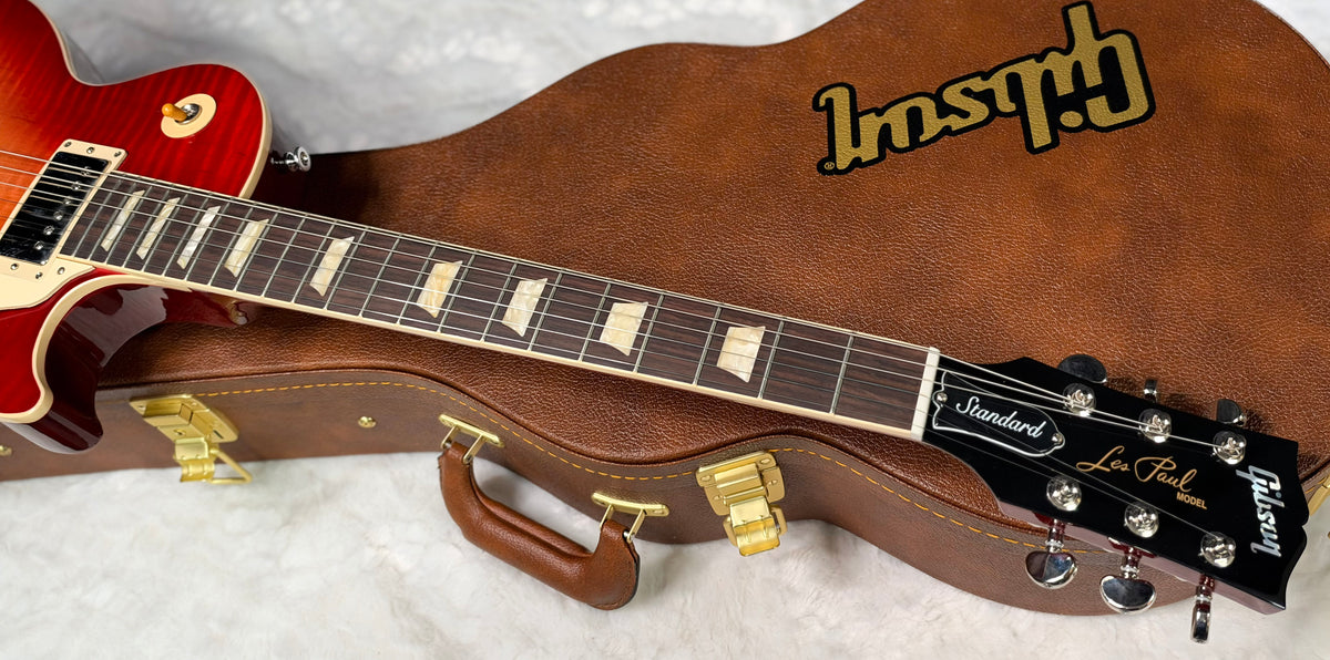 NEW ! Gibson Les Paul Standard '60s - AAA Flame - Factory Sunburst (custom shop finish) - Bizarre Guitar Limited Edition - Only 8.5lbs - Authorized Dealer - G7955