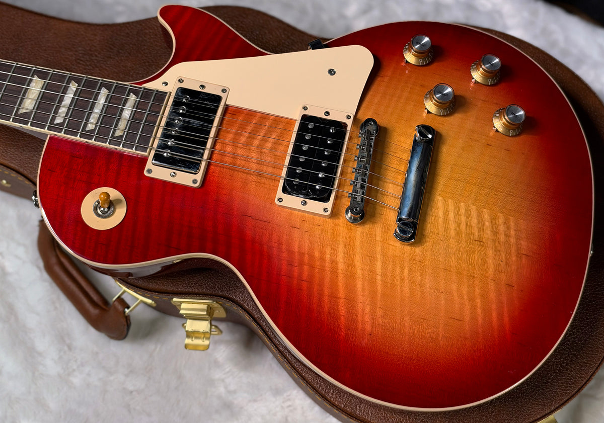 NEW ! Gibson Les Paul Standard '60s - AAA Flame - Factory Sunburst (custom shop finish) - Bizarre Guitar Limited Edition - Only 8.5lbs - Authorized Dealer - G7955
