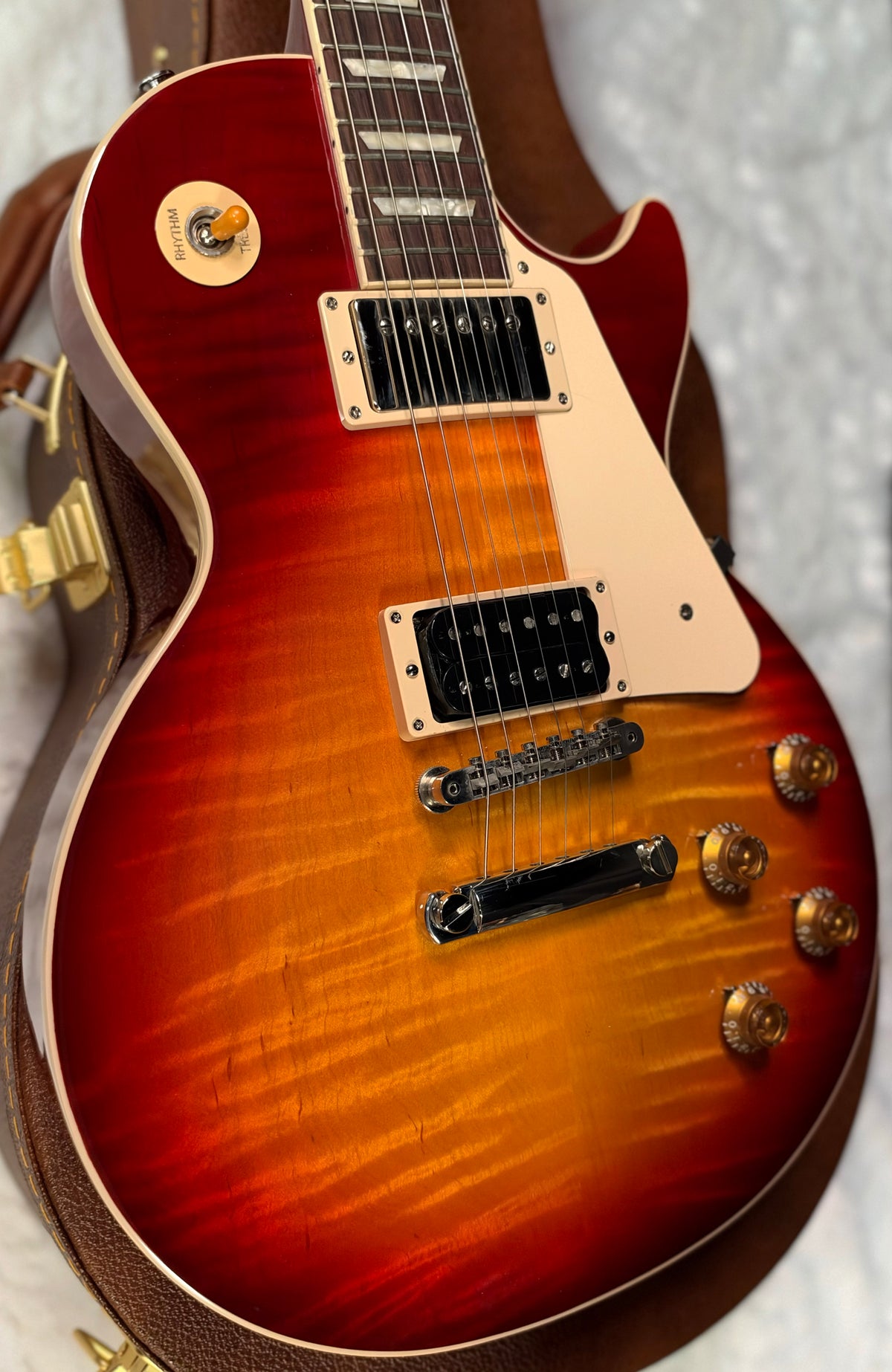 NEW ! Gibson Les Paul Standard '50s - AAA Flame - Factory Sunburst (custom shop finish) - Bizarre Guitar Limited Edition - Only 9.1 lbs - Authorized Dealer - G07940