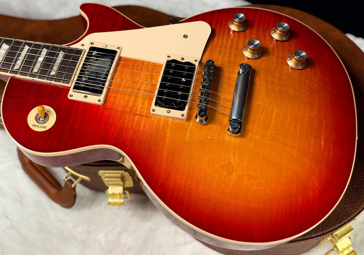 NEW ! Gibson Les Paul Standard '60s - AAA Flame - Factory Sunburst (custom shop finish) - Bizarre Guitar Limited Edition - Authorized Dealer - G07928