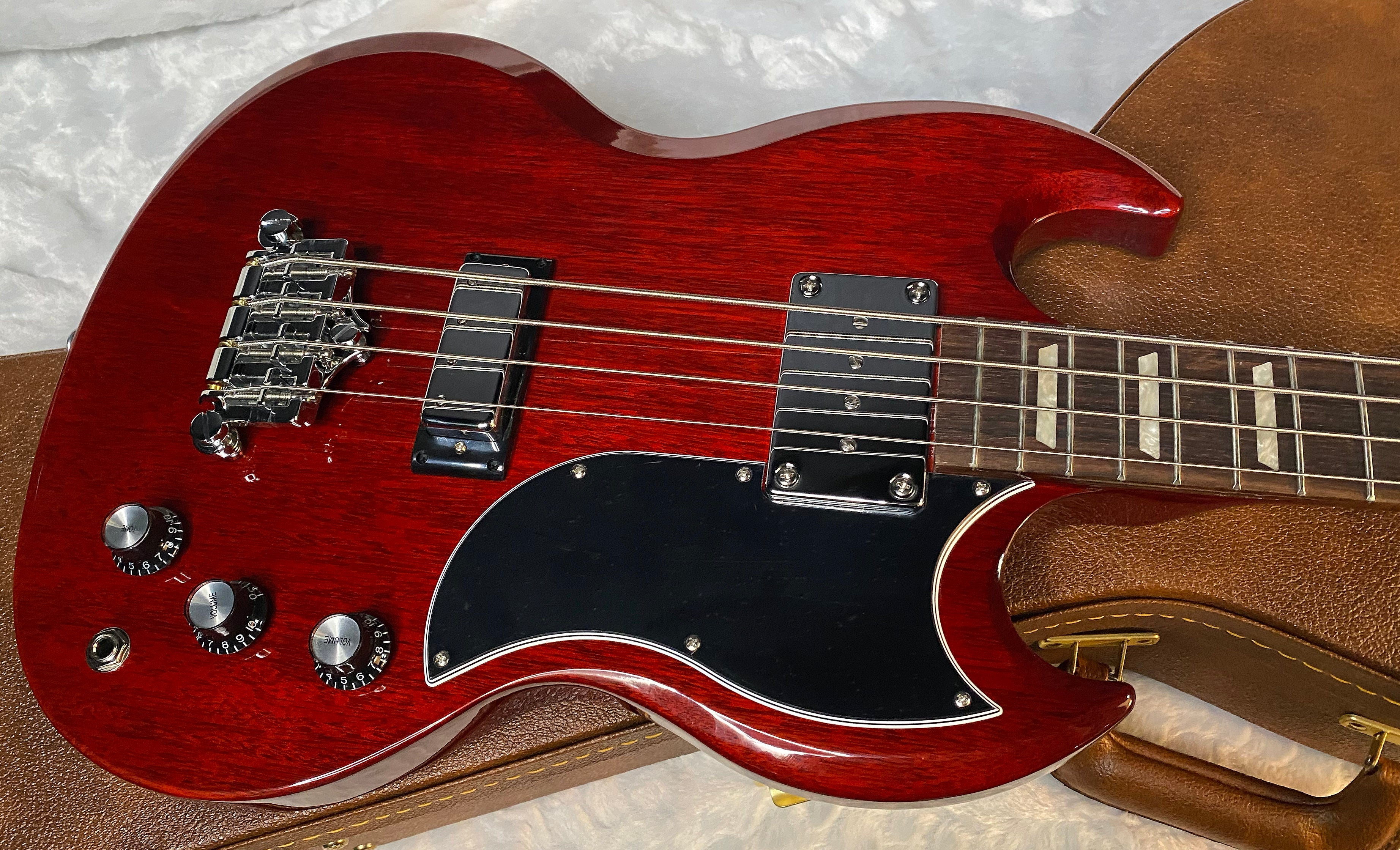 NEW! Gibson SG Standard 4-String Bass Heritage Cherry - Authorized Dealer - Only 7.35 lbs - G05821