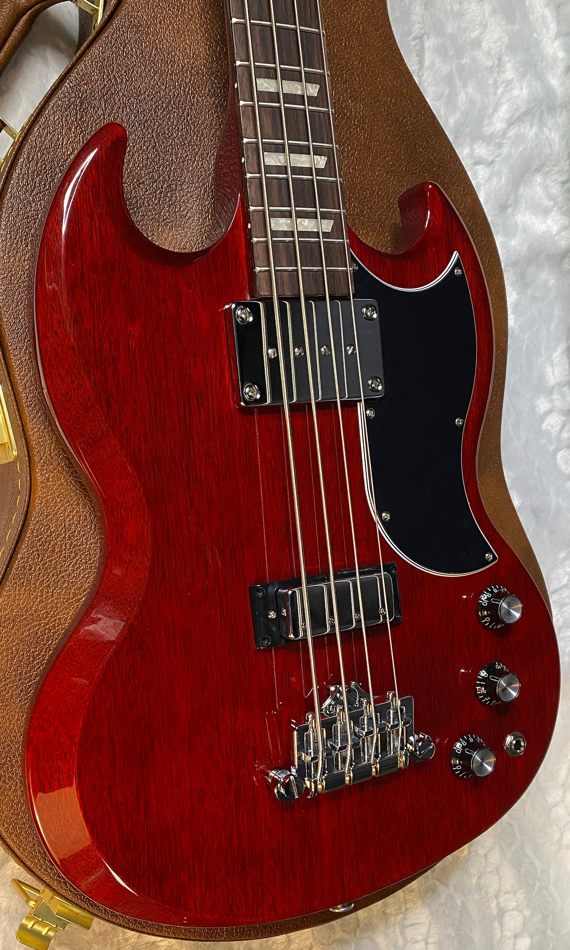 NEW! Gibson SG Standard 4-String Bass Heritage Cherry - Authorized Dealer - Only 7.35 lbs - G05821