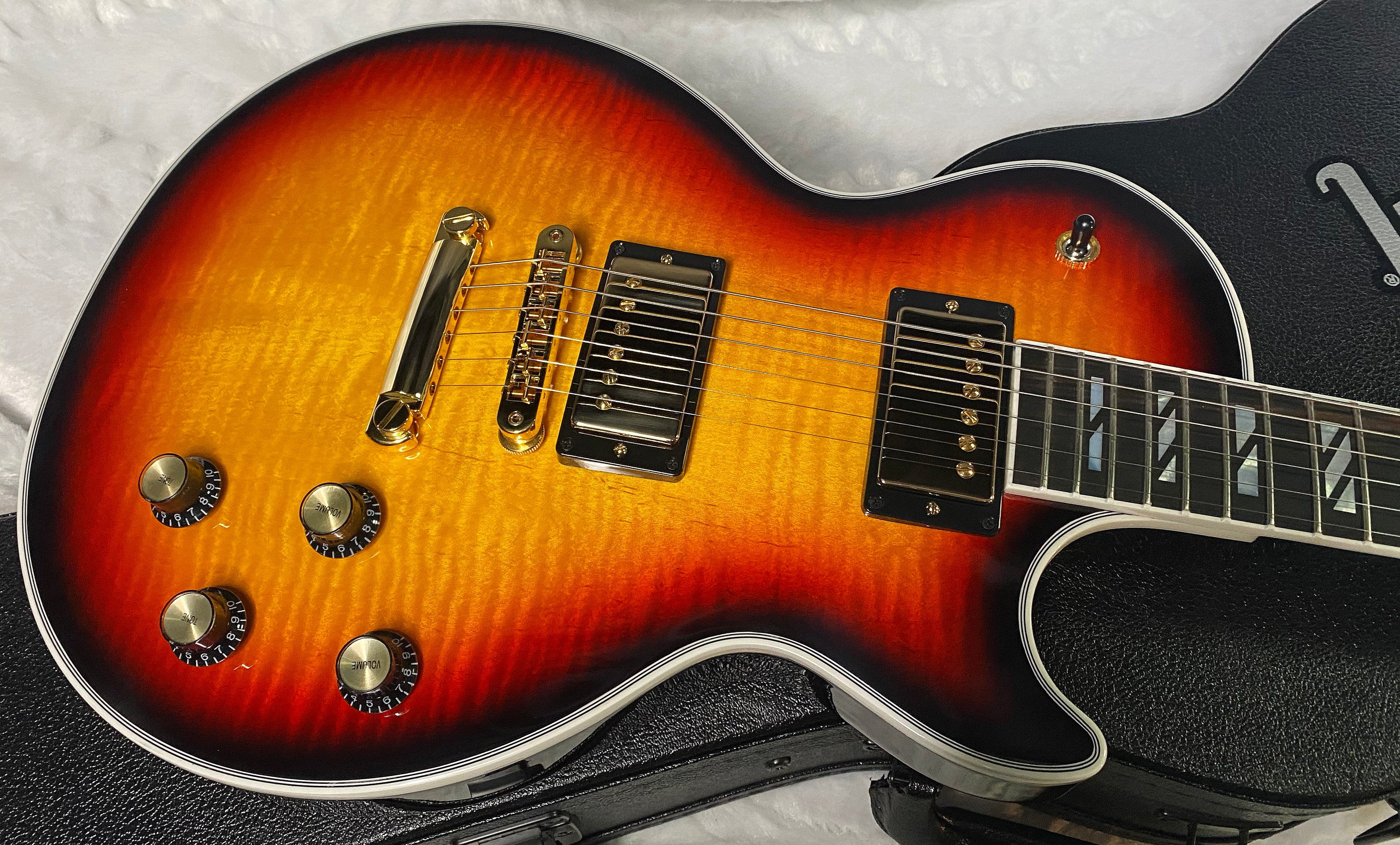 NEW ! Gibson Les Paul Supreme - Fireburst - Authorized Dealer - 8.1 lbs - G06627