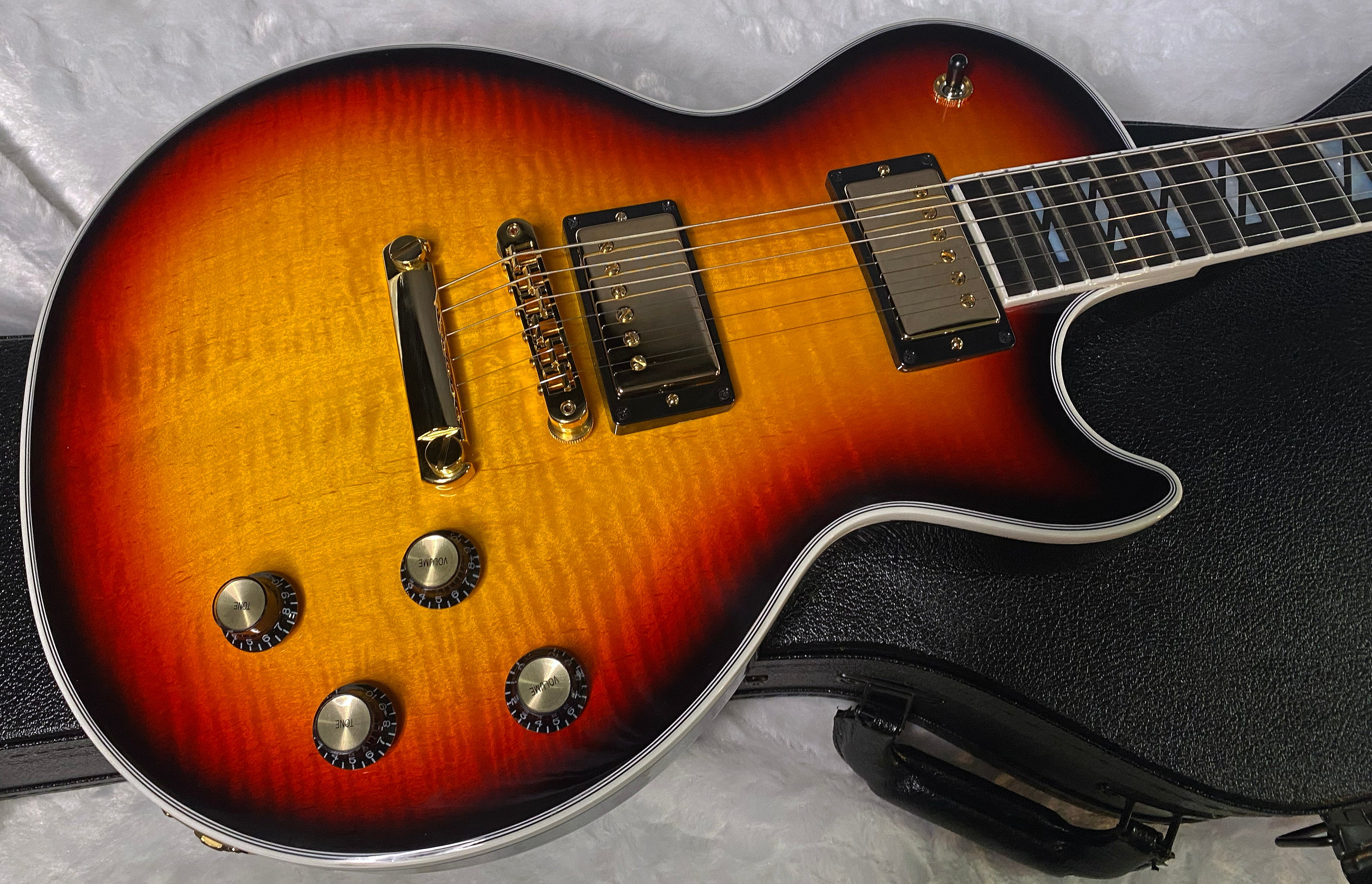 NEW ! Gibson Les Paul Supreme - Fireburst - Authorized Dealer - 8.1 lbs - G06627