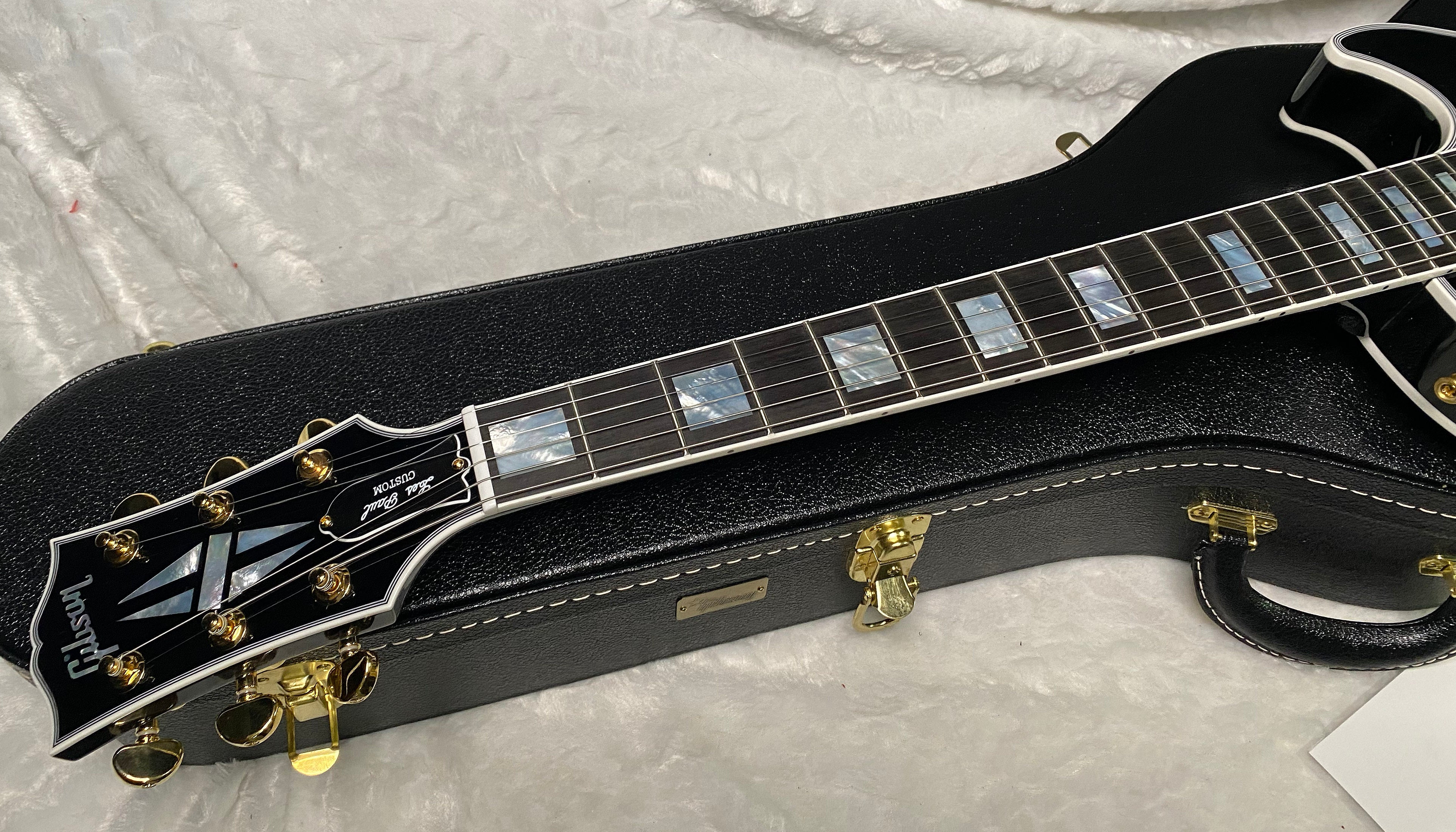 NEW! Gibson Custom Les Paul Custom Long Scale Electric Guitar - Ebony - Authorized Dealer - 10.6 lbs WOW - G07238