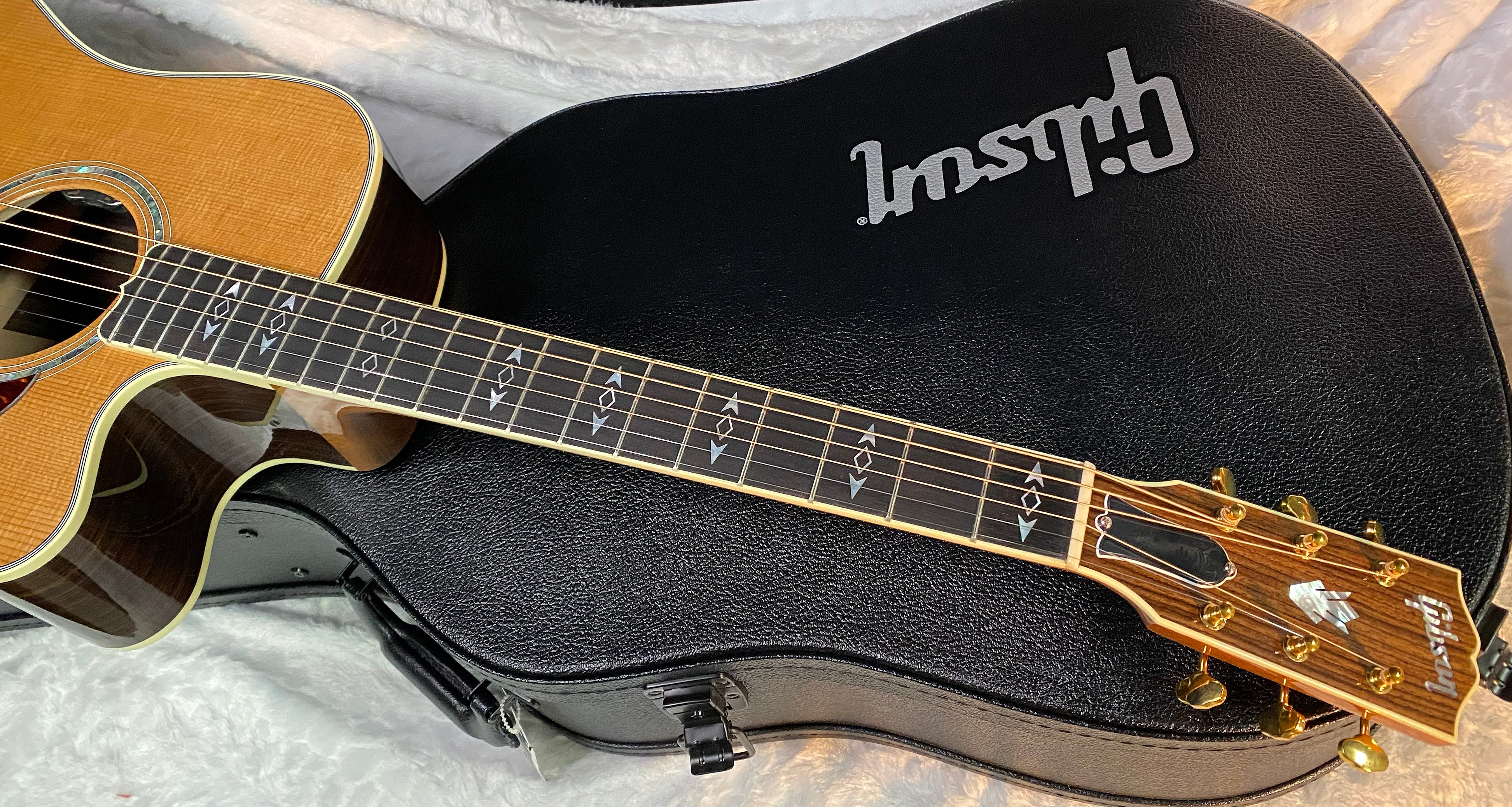 NEW! Gibson Acoustic Songwriter Recording Artist EC - Acoustic-Electric Guitar - 4.9 lbs - Antique Natural - Authorized Dealer - G06636