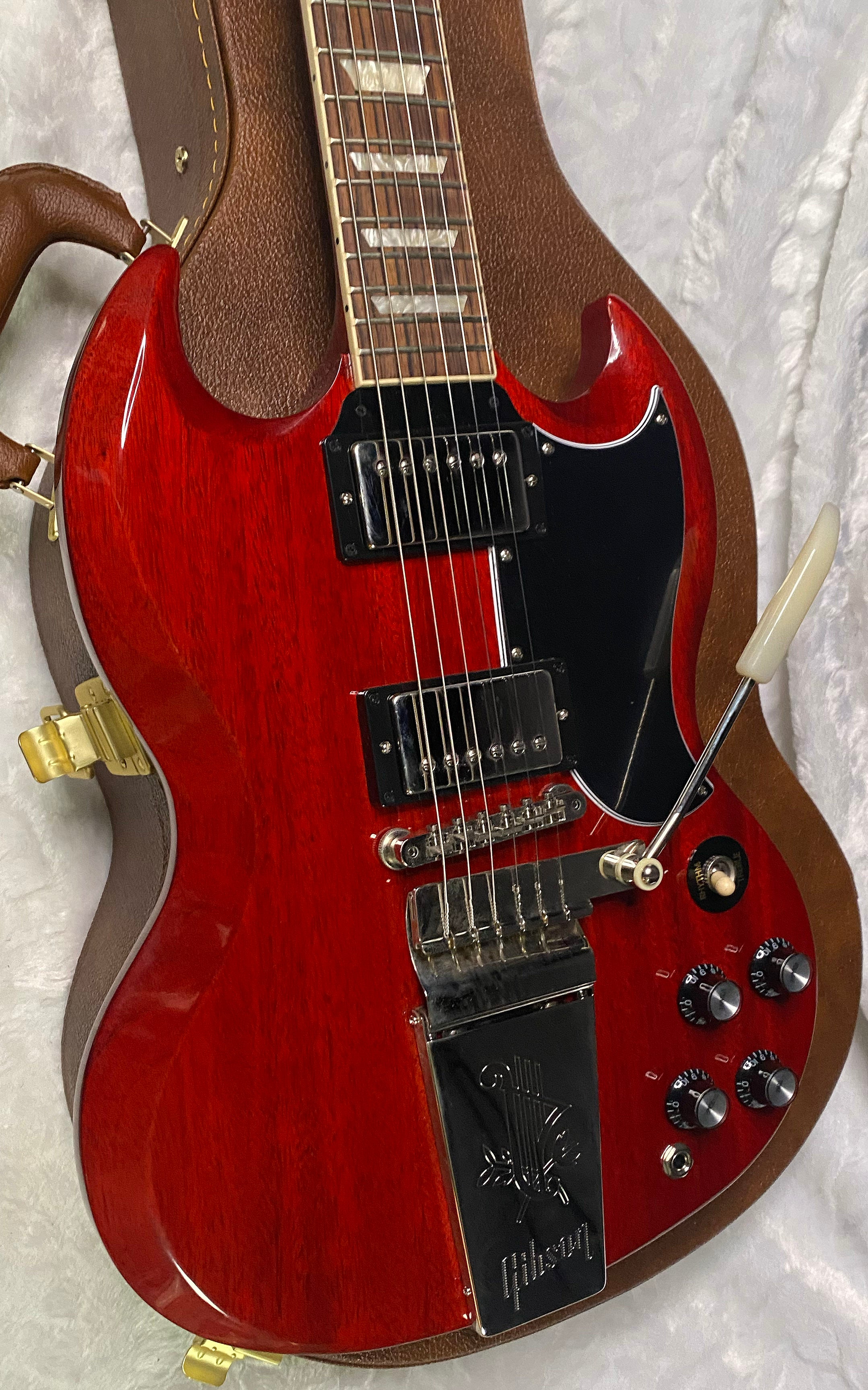 NEW! Gibson SG Standard '61 Maestro Vibrola Vintage Cherry - 7.5 lbs - Authorized Dealer! G07247
