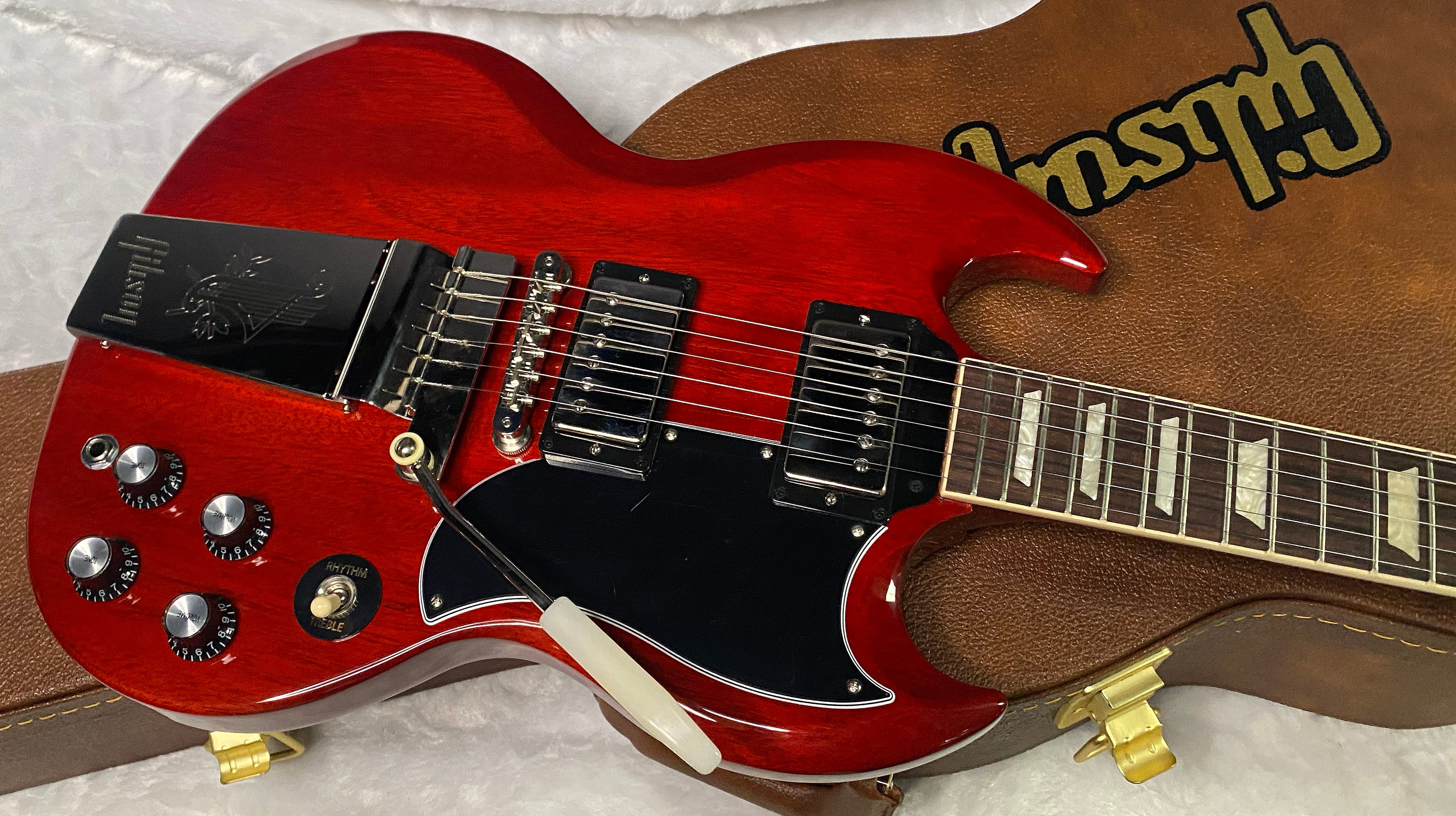NEW! Gibson SG Standard '61 Maestro Vibrola Vintage Cherry - 7.45 lbs - Authorized Dealer! G07242