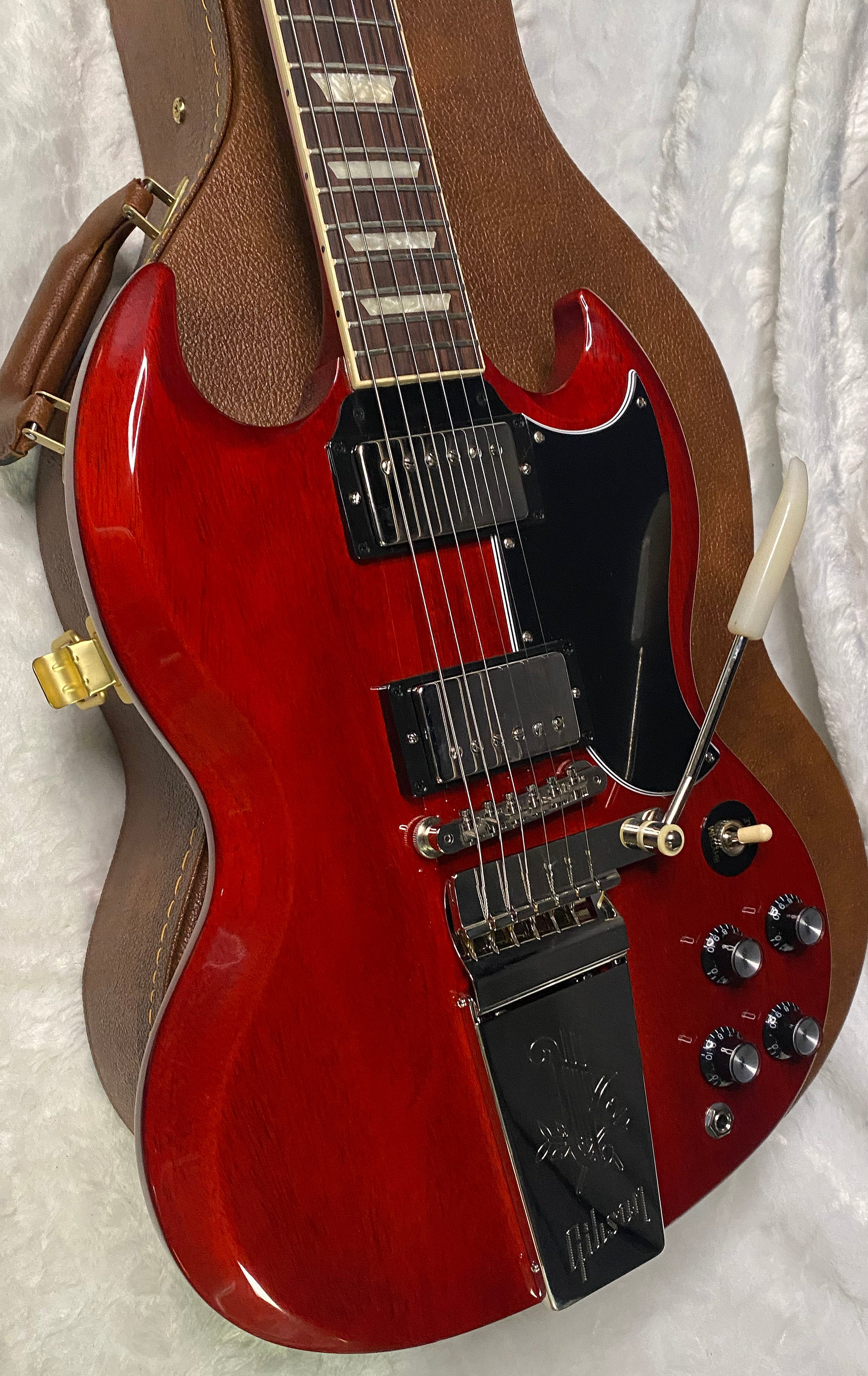 NEW! Gibson SG Standard '61 Maestro Vibrola Vintage Cherry - 7.45 lbs - Authorized Dealer! G07242