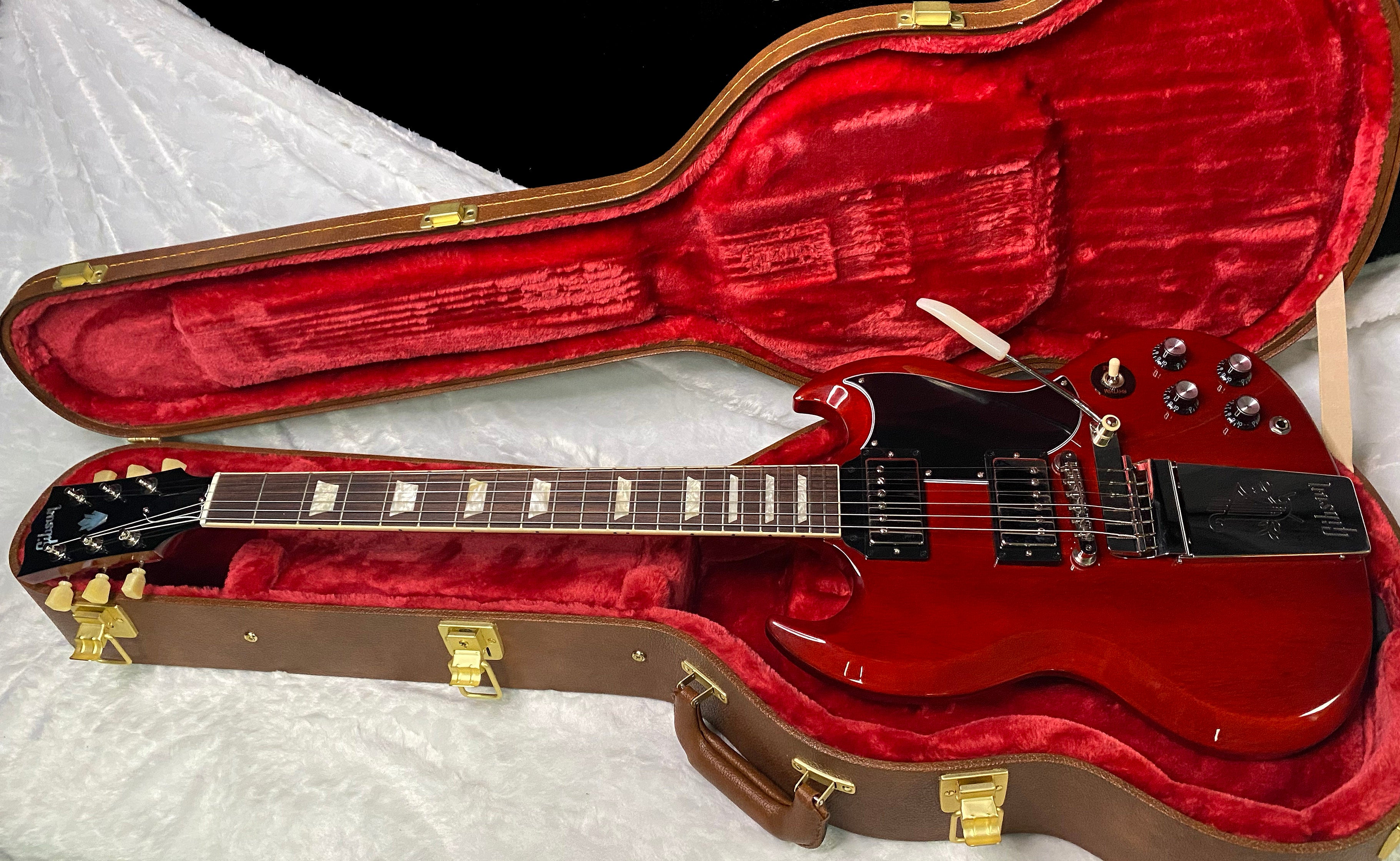 NEW! Gibson SG Standard '61 Maestro Vibrola Vintage Cherry - 7.45 lbs - Authorized Dealer! G07242