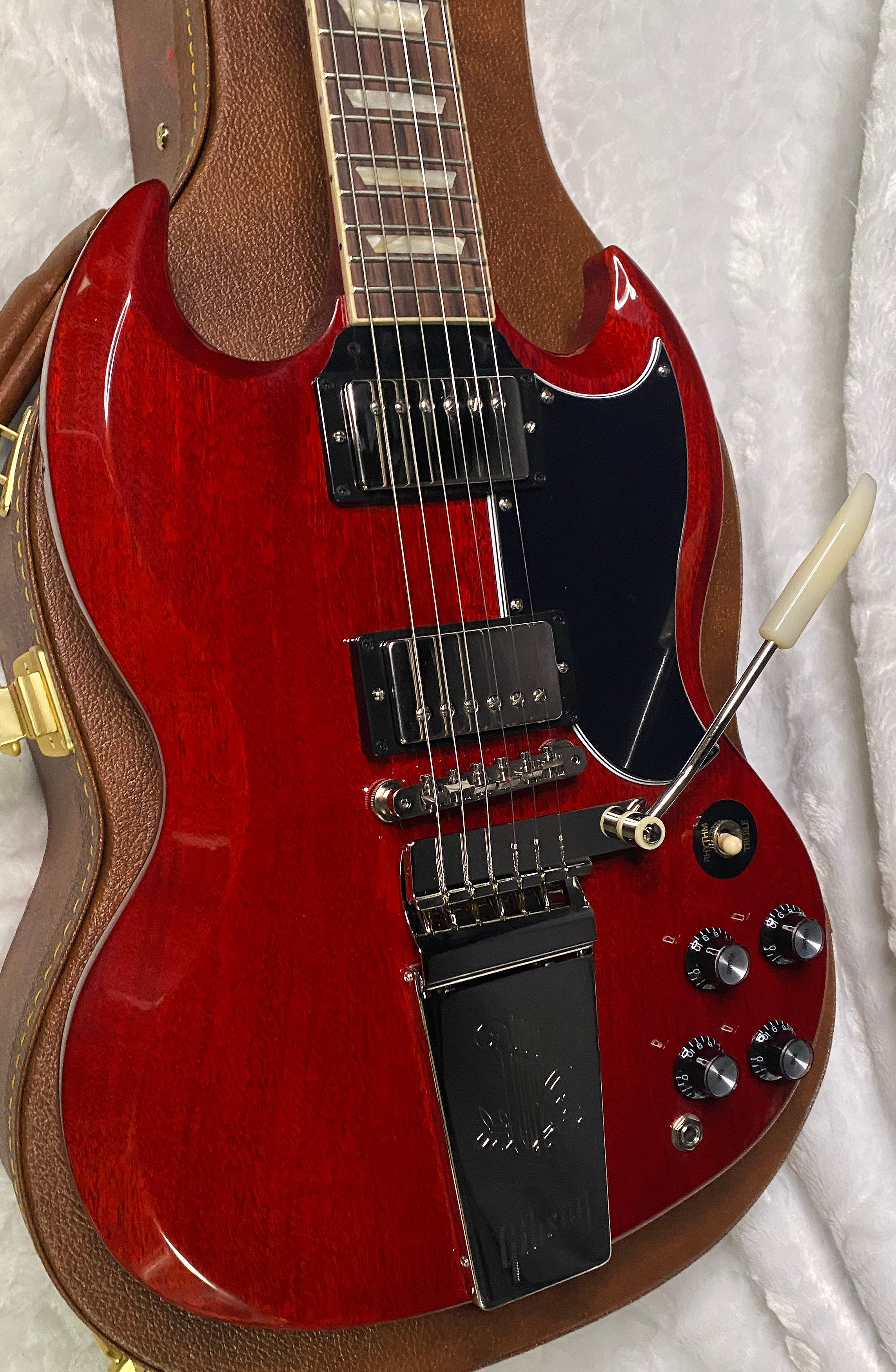 NEW! Gibson SG Standard '61 Maestro Vibrola Vintage Cherry - 7.85 lbs - Authorized Dealer! G07259