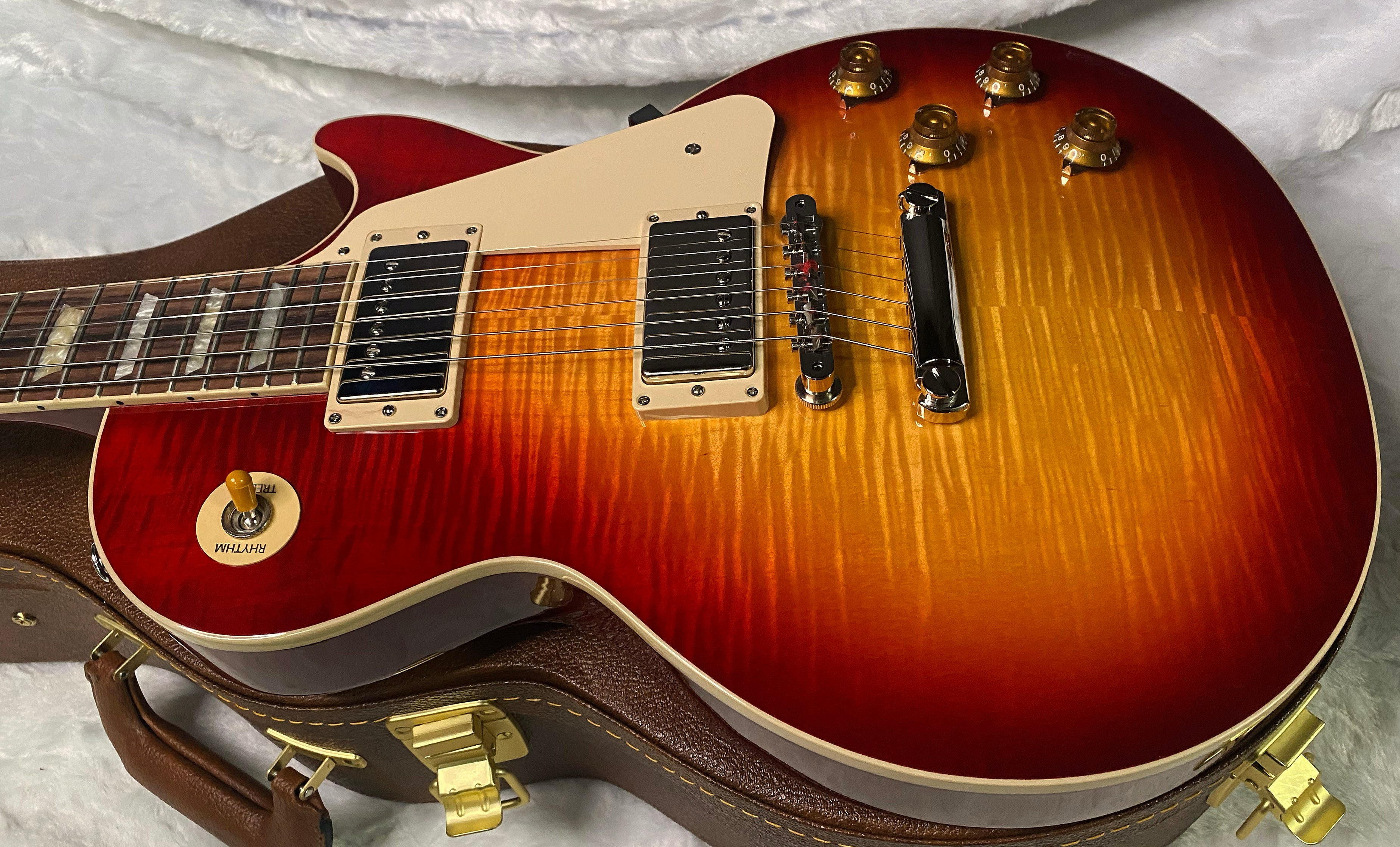 NEW ! Gibson Les Paul Standard '50s - Heritage Cherry Sunburst - Killer Curly Flame Maple Top - Only 9.1 lbs - Authorized Dealer - G07258