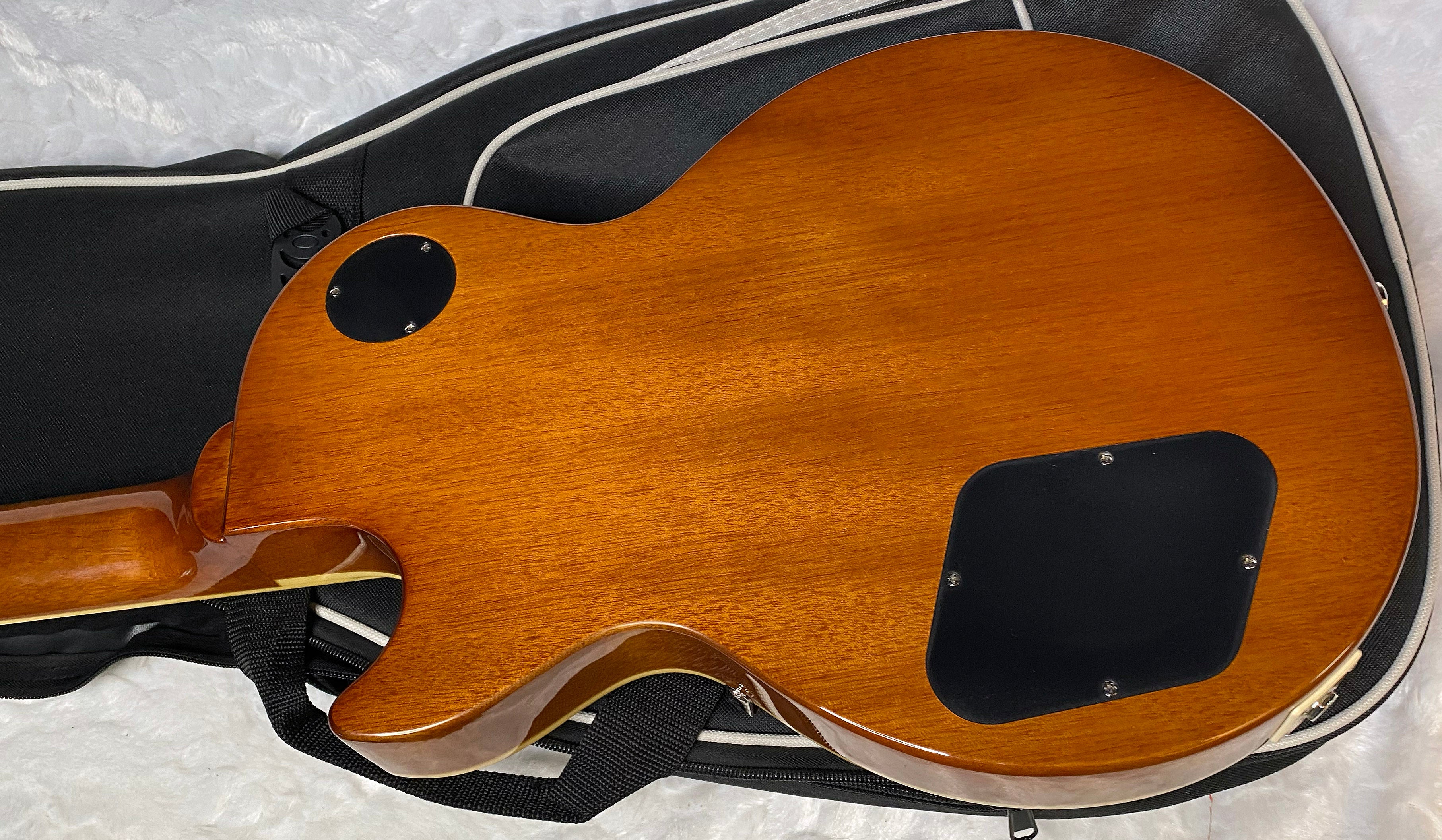 NEW ! Epiphone Les Paul Standard '50s - Gold Top - Authorized Dealer - Gig Bag - 8.9 lbs - G05176