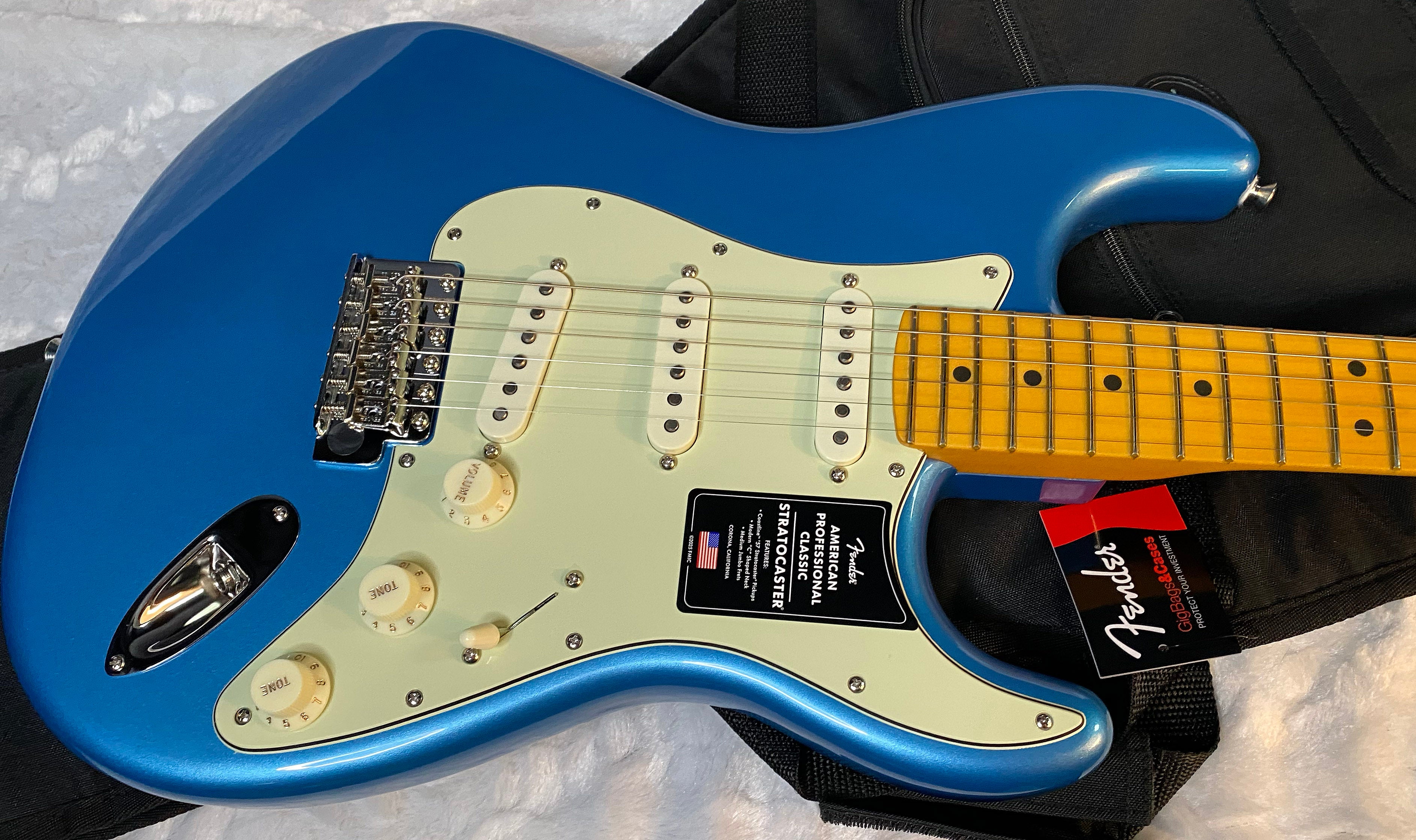 NEW! Fender American Professional Classic Stratocaster - Faded Lake Placid Blue - 7.65lbs - Authorized Dealer - G05768