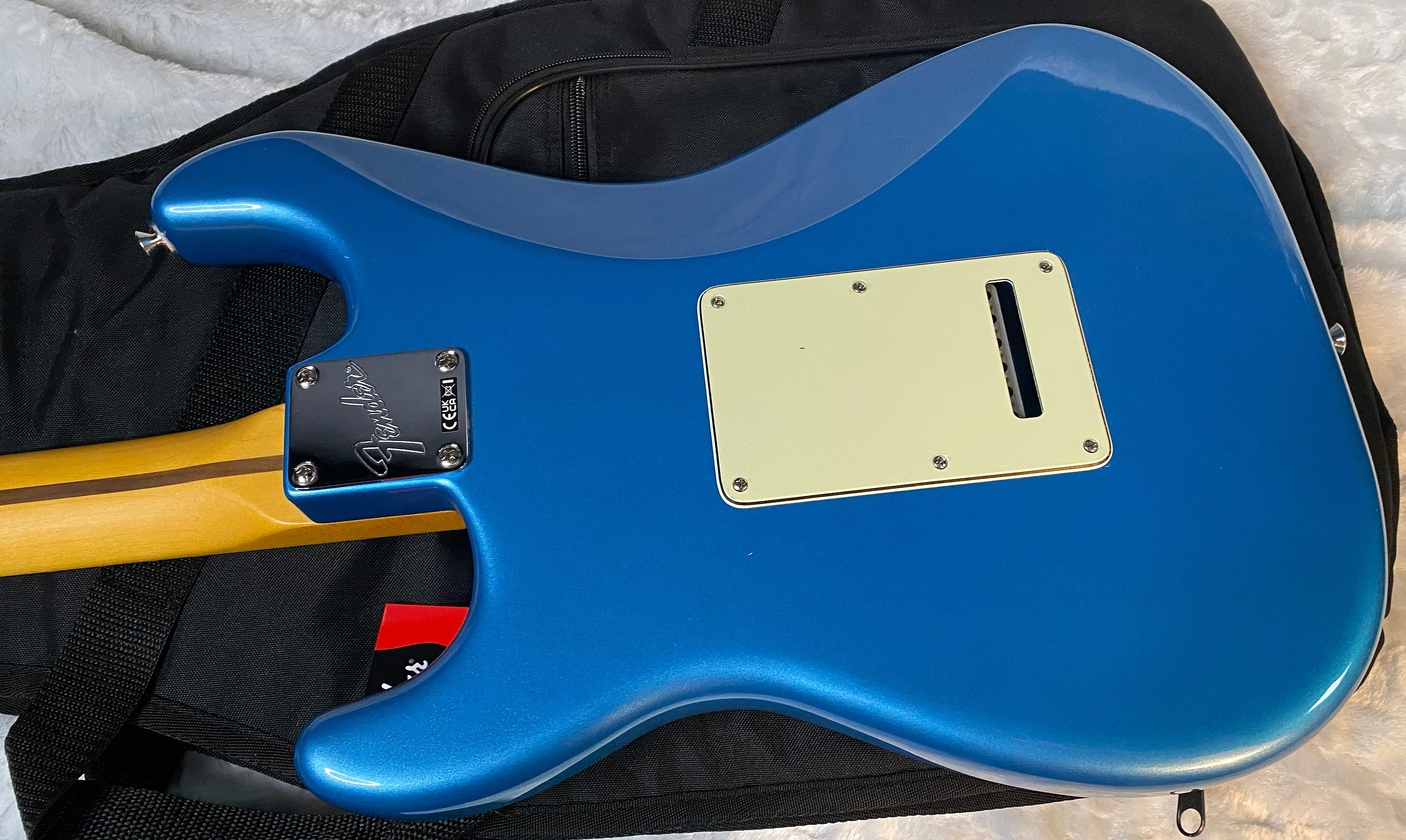 NEW! Fender American Professional Classic Stratocaster - Faded Lake Placid Blue - 7.65lbs - Authorized Dealer - G05768