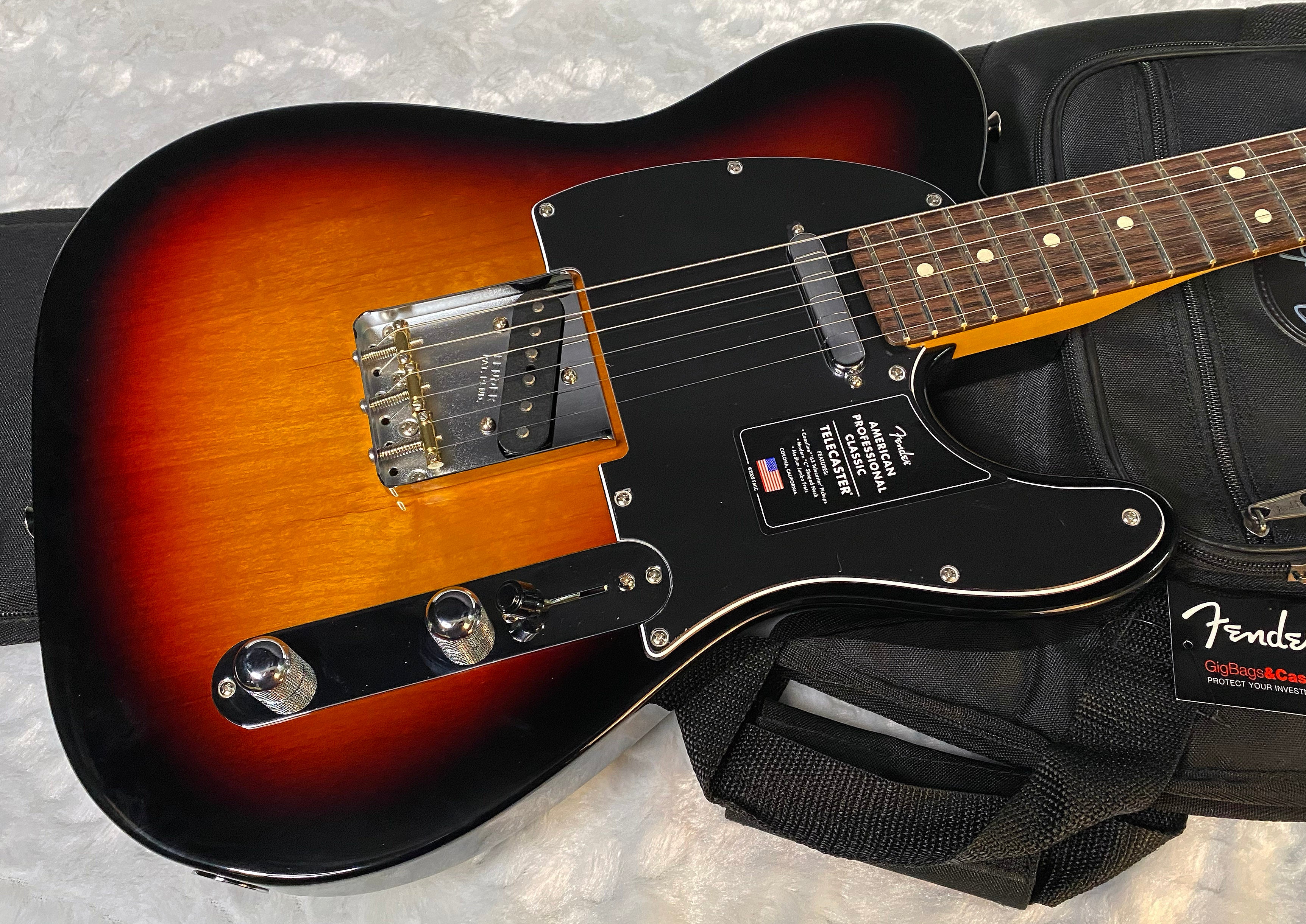 NEW ! Fender American Professional Classic Telecaster 3-Color Sunburst - 7.35lbs - Authorized Dealer - G05764