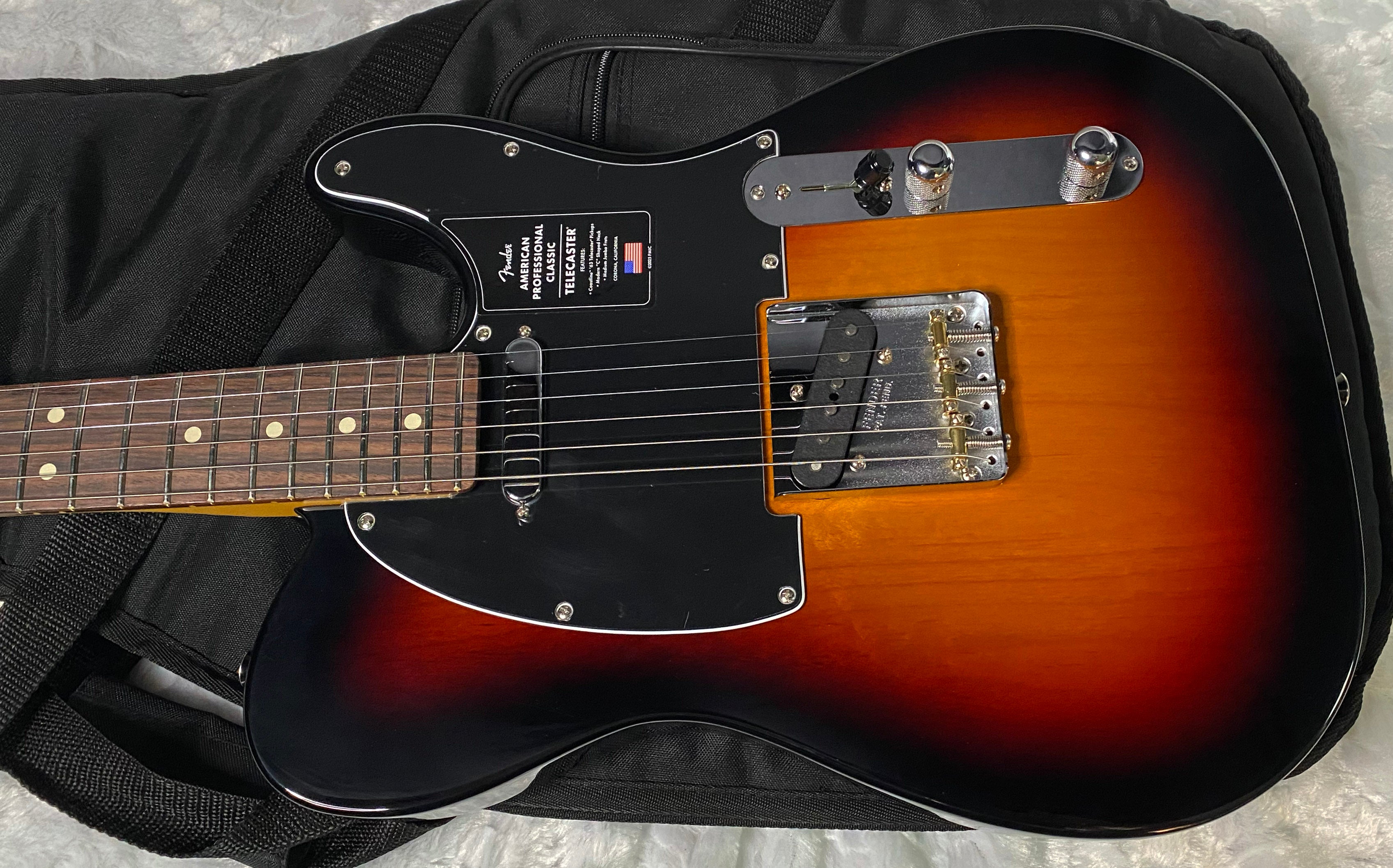 NEW ! Fender American Professional Classic Telecaster 3-Color Sunburst - 7.35lbs - Authorized Dealer - G05764