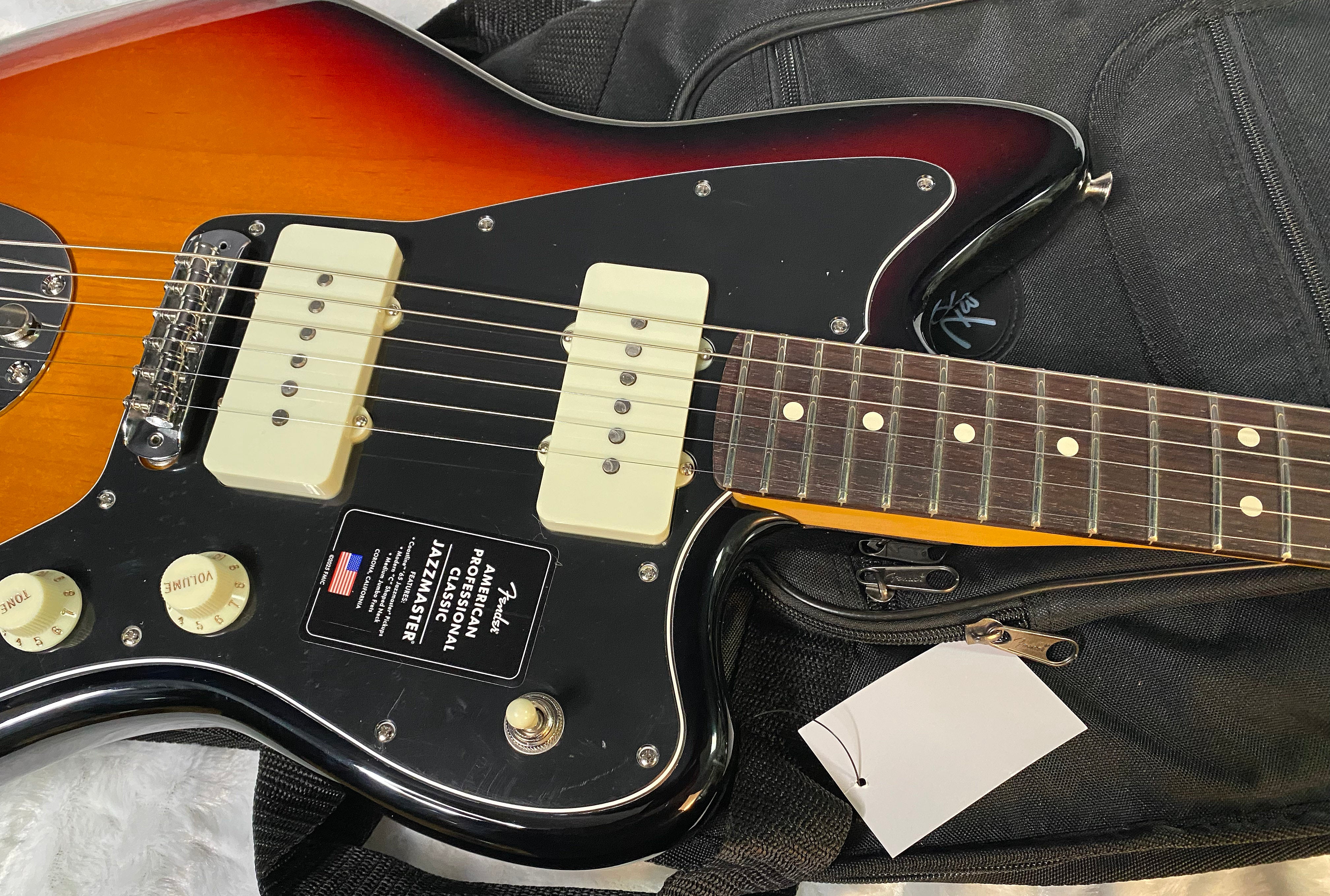 NEW! Fender American Professional Classic Jazzmaster - 3-Color Sunburst - 7.9lbs - Authorized Dealer - G05773