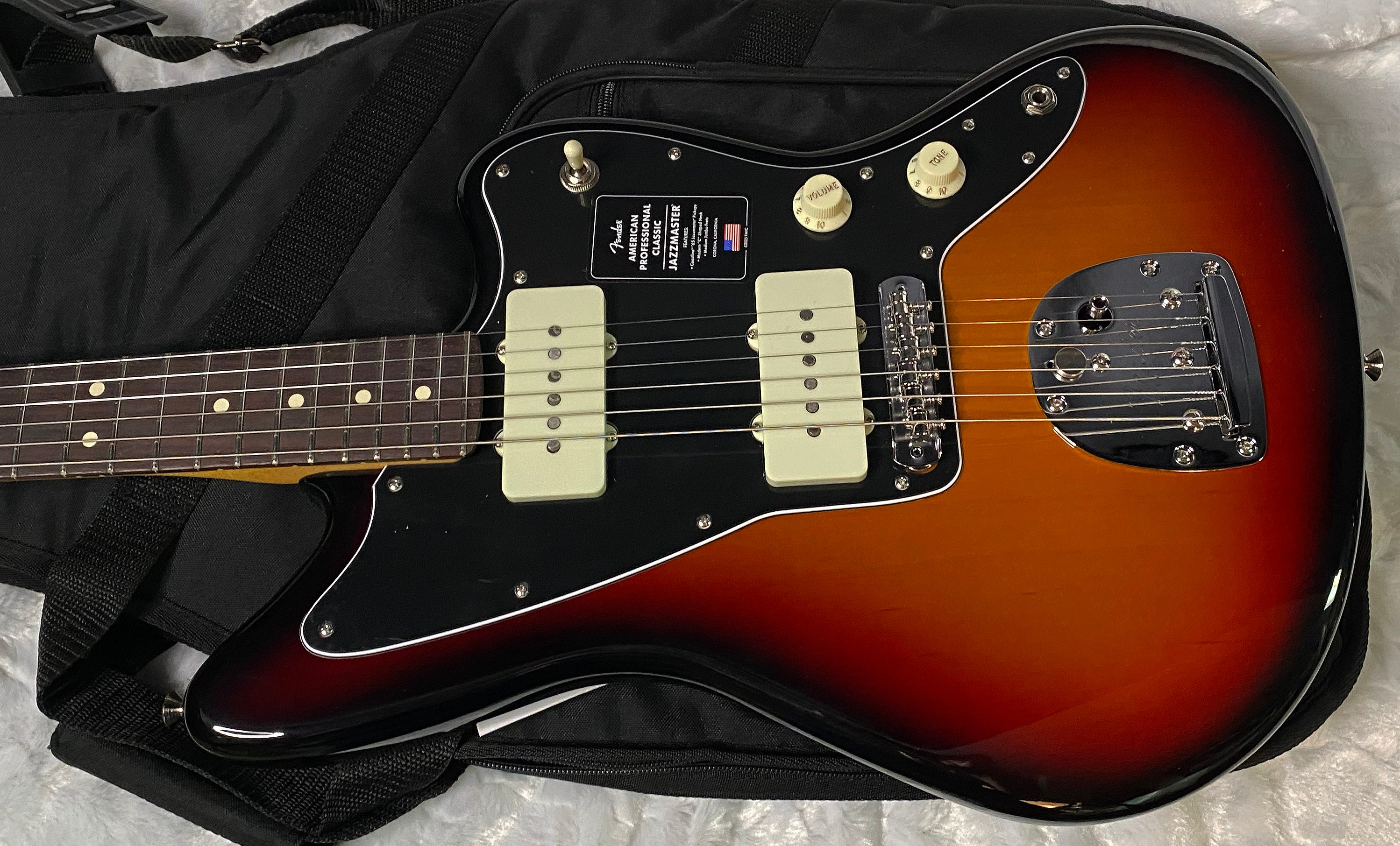 NEW! Fender American Professional Classic Jazzmaster - 3-Color Sunburst - 7.9lbs - Authorized Dealer - G05773