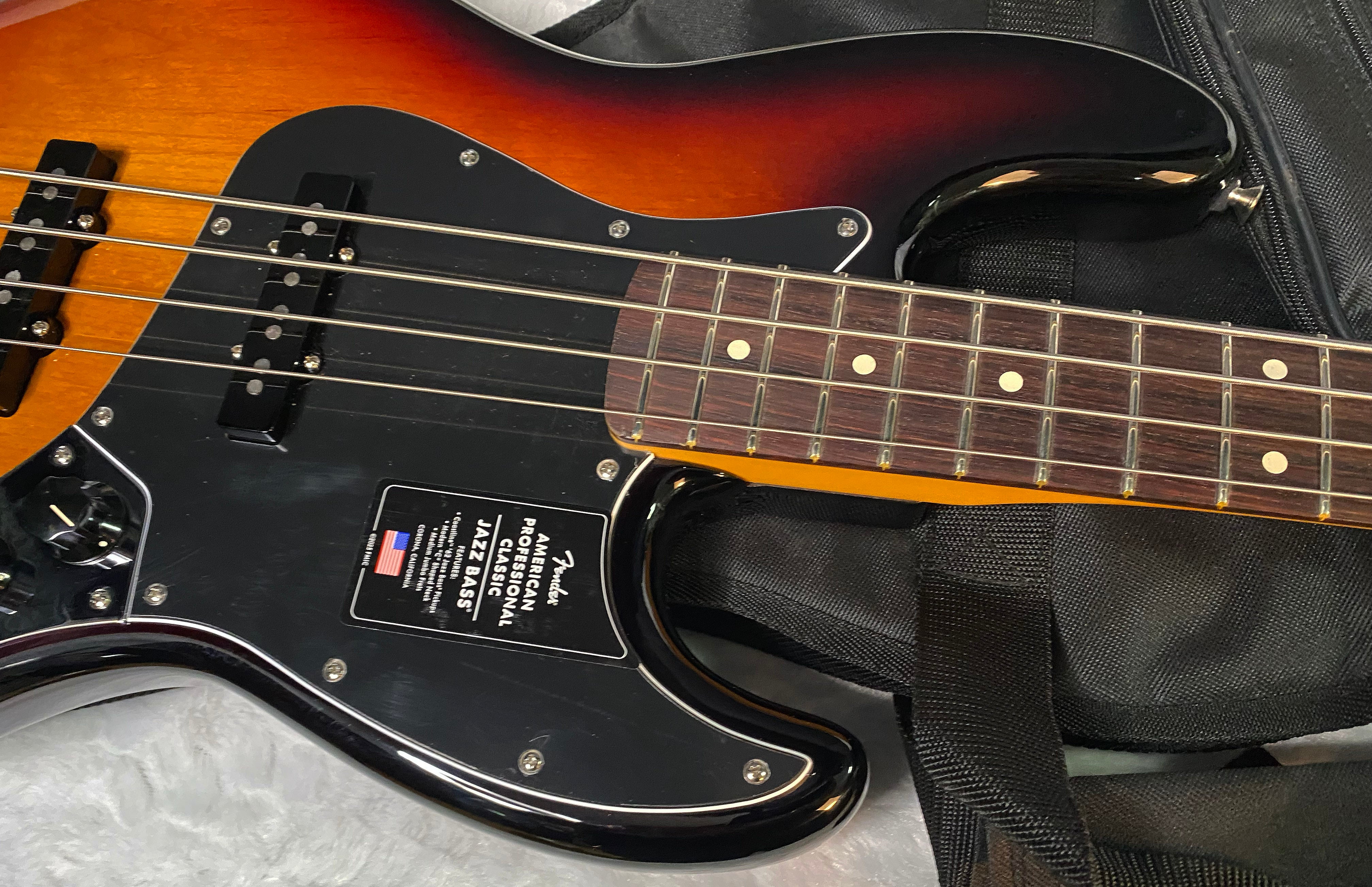 NEW ! Fender American Professional Classic Jazz Bass - 3-Color Sunburst - 8.9lbs - Authorized Dealer - In-Stock! G05761