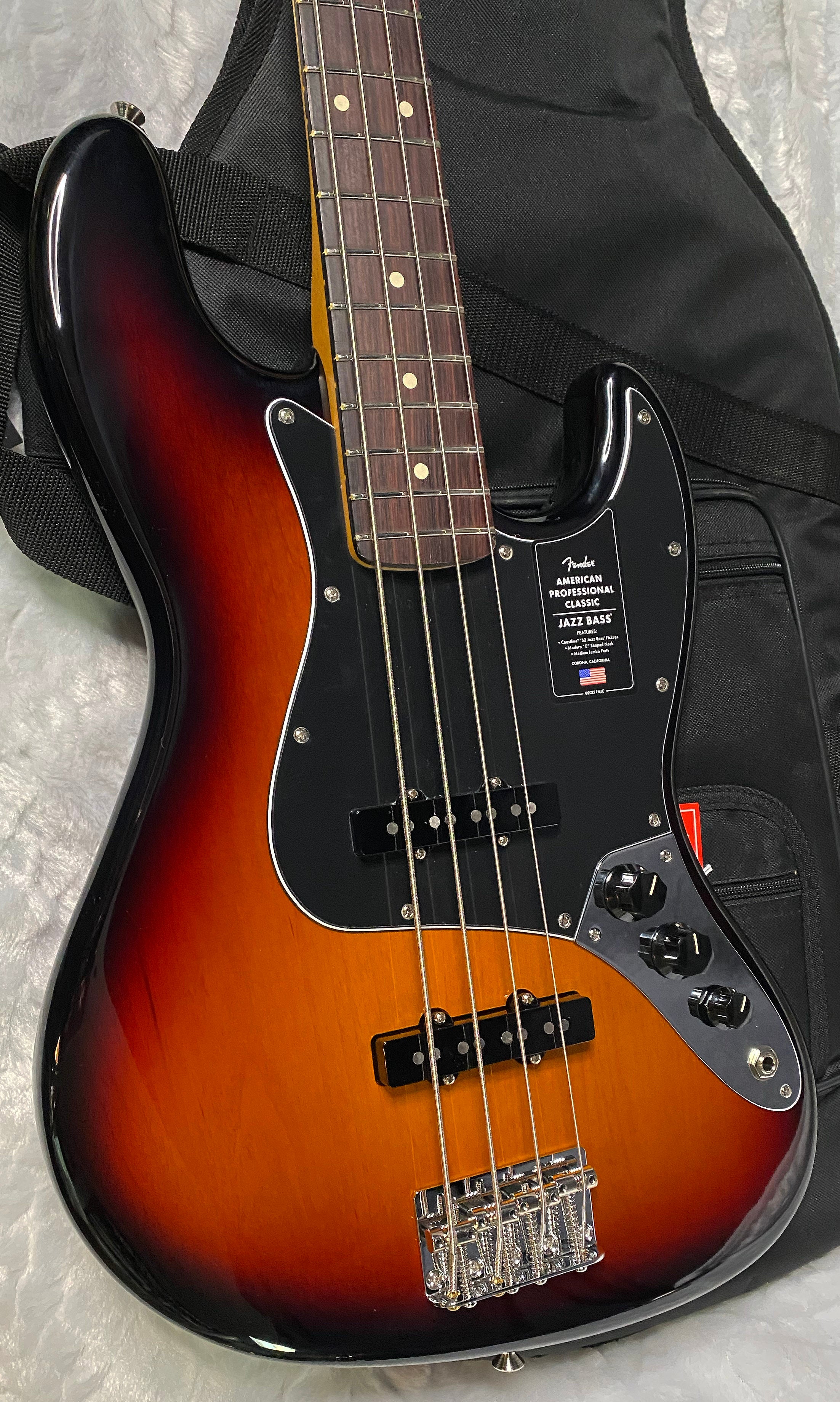 NEW ! Fender American Professional Classic Jazz Bass - 3-Color Sunburst - 8.9lbs - Authorized Dealer - In-Stock! G05761