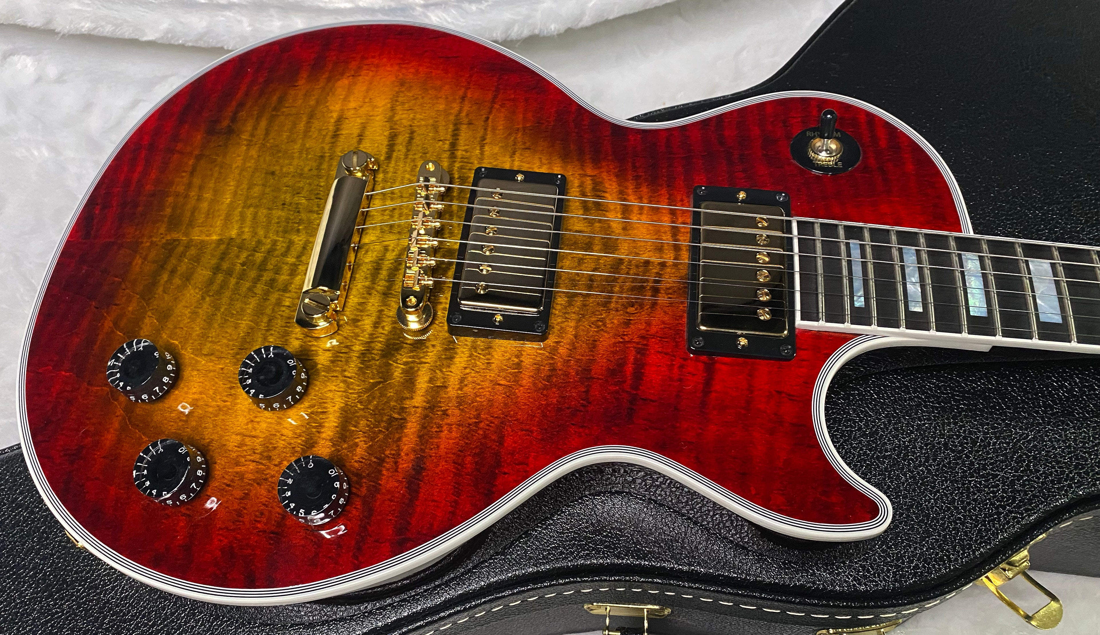 NEW! Gibson Les Paul Custom Axcess - Bengal Burst - ABSOLUTELY KILLER Flame! Only 8 lbs - Authorized Dealer - G07283