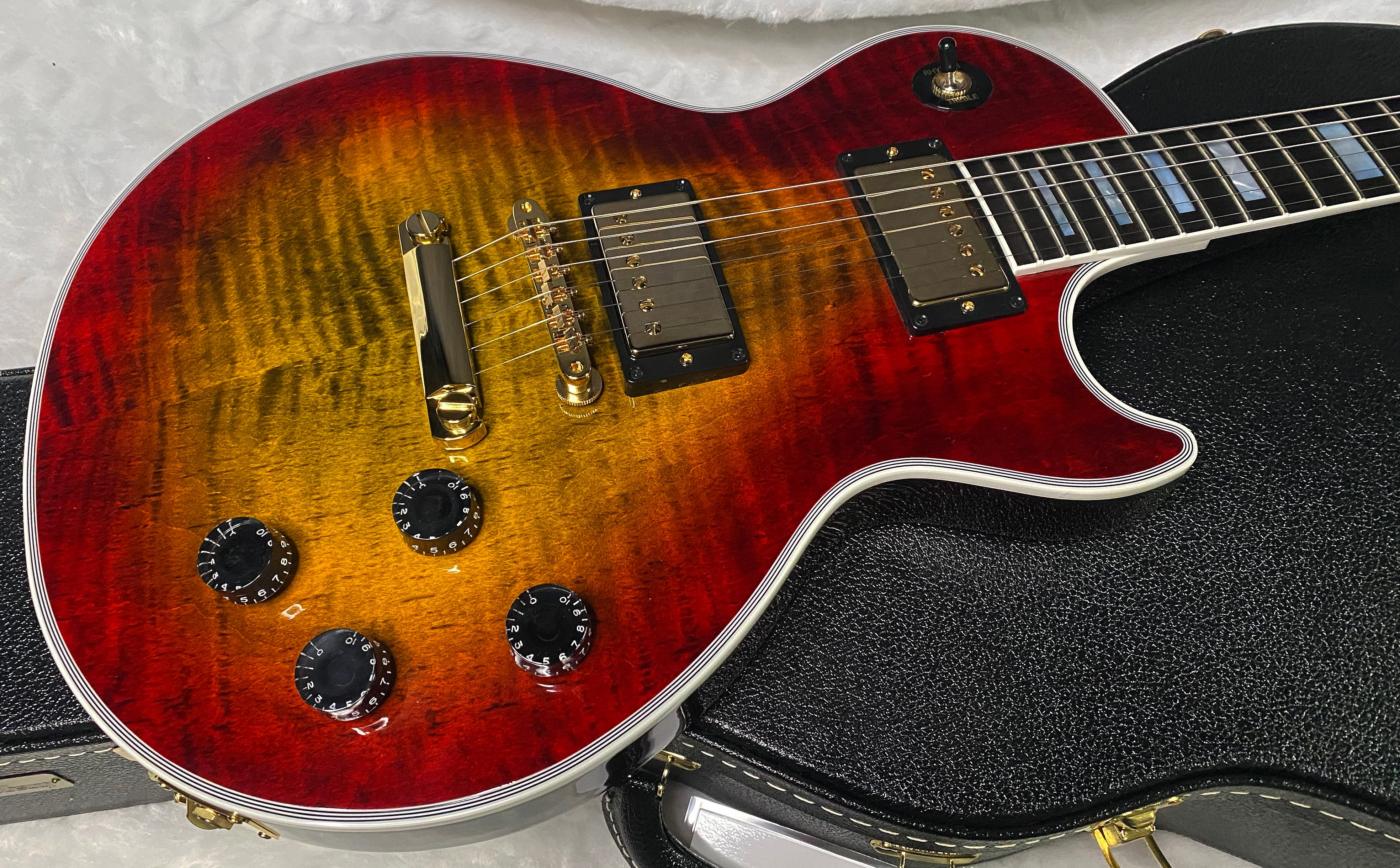 NEW! Gibson Les Paul Custom Axcess - Bengal Burst - ABSOLUTELY KILLER Flame! Only 8 lbs - Authorized Dealer - G07283
