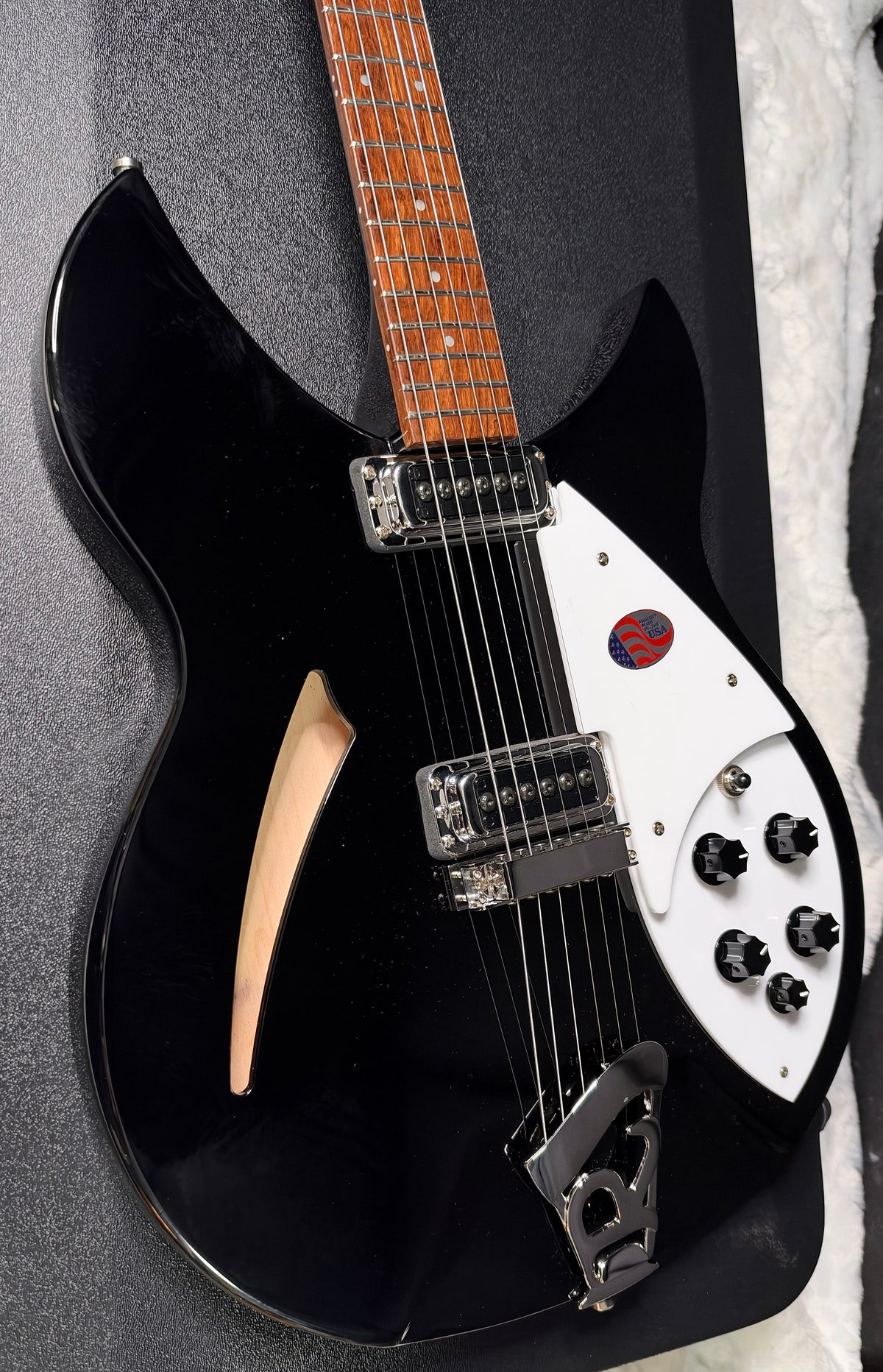 NEW! Rickenbacker 330 Jet Glo JG Jetglo - Semi Hollow Electric Guitar - Authorized Dealer - 7.6 lbs - G08054