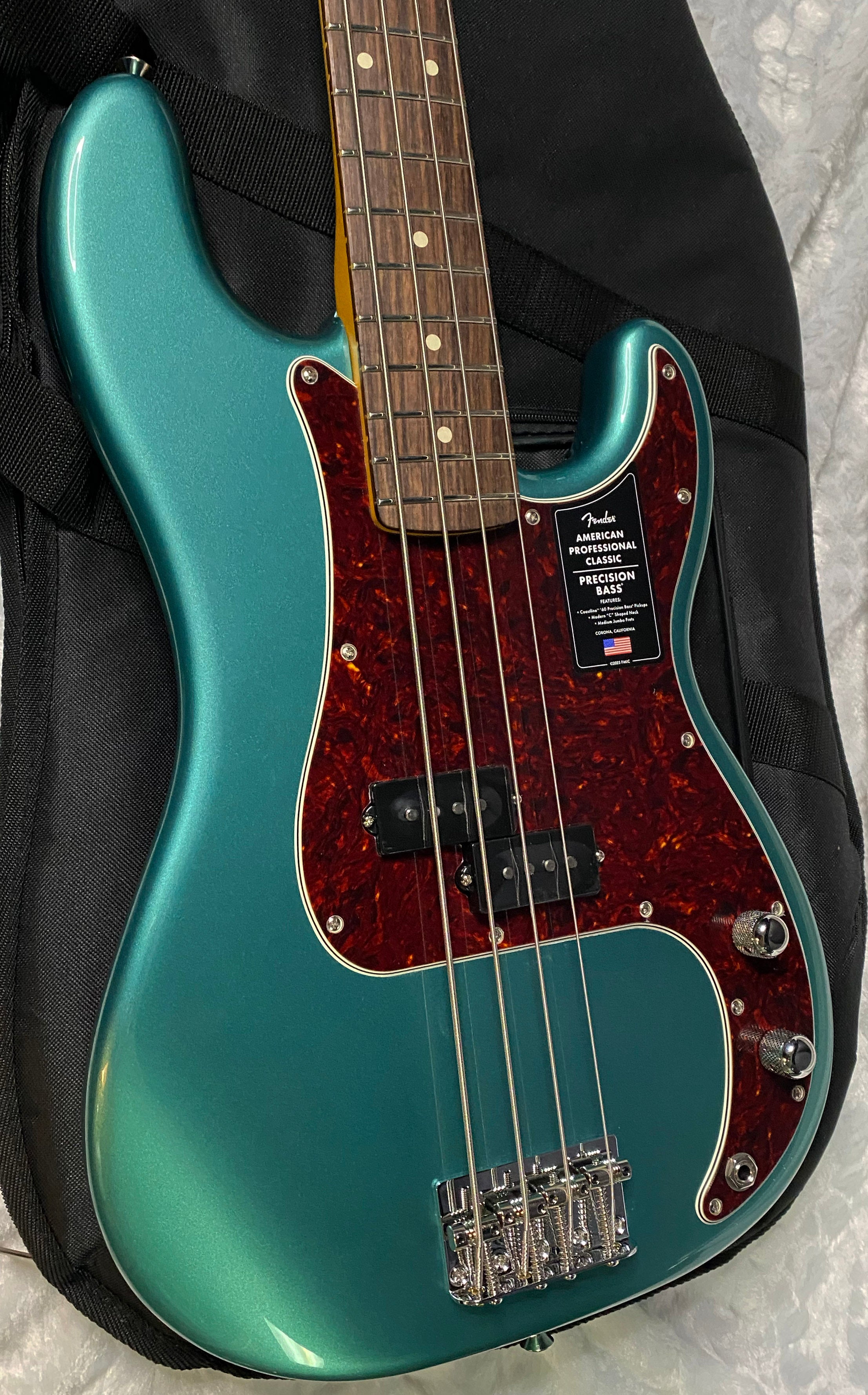 NEW ! Fender American Professional Classic Precision Bass Faded Sherwood Green Metallic - 8.9lbs - Authorized Dealer - G05762