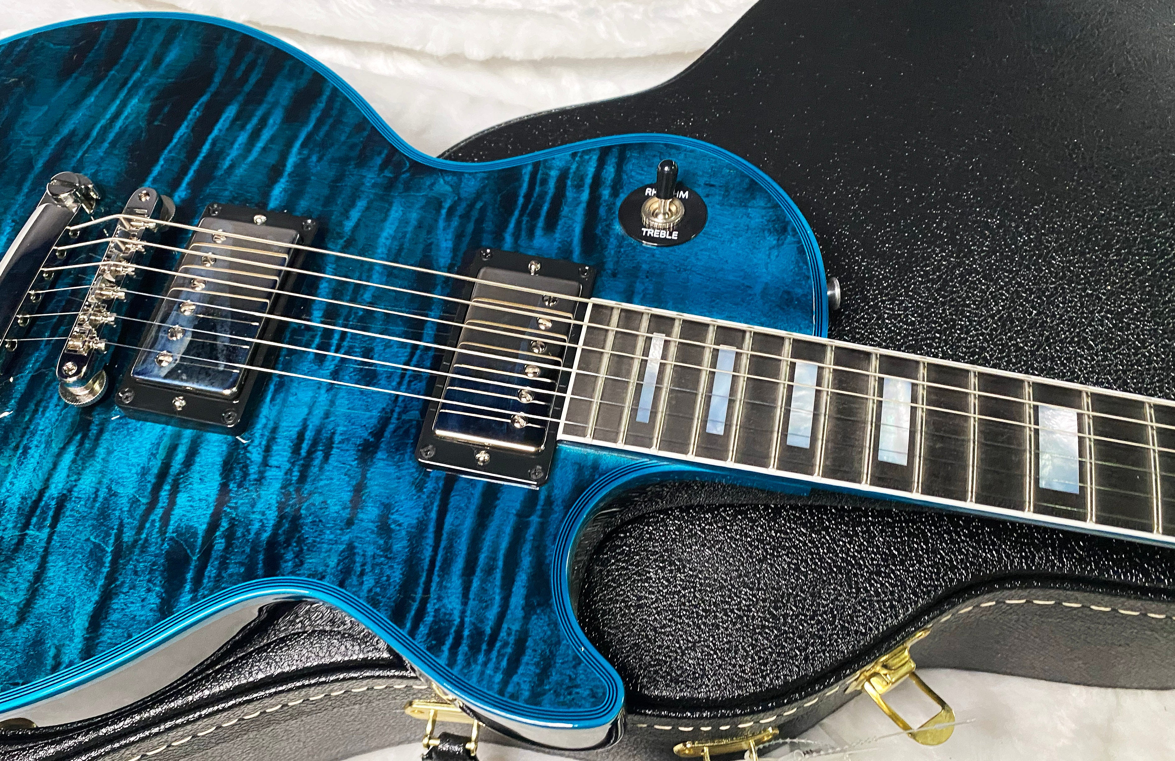 NEW! Gibson Les Paul Custom Peacock Widow - Monster Flame Top! Limited Edition - Weighs in at 8.3 lbs - Authorized Dealer - G07310