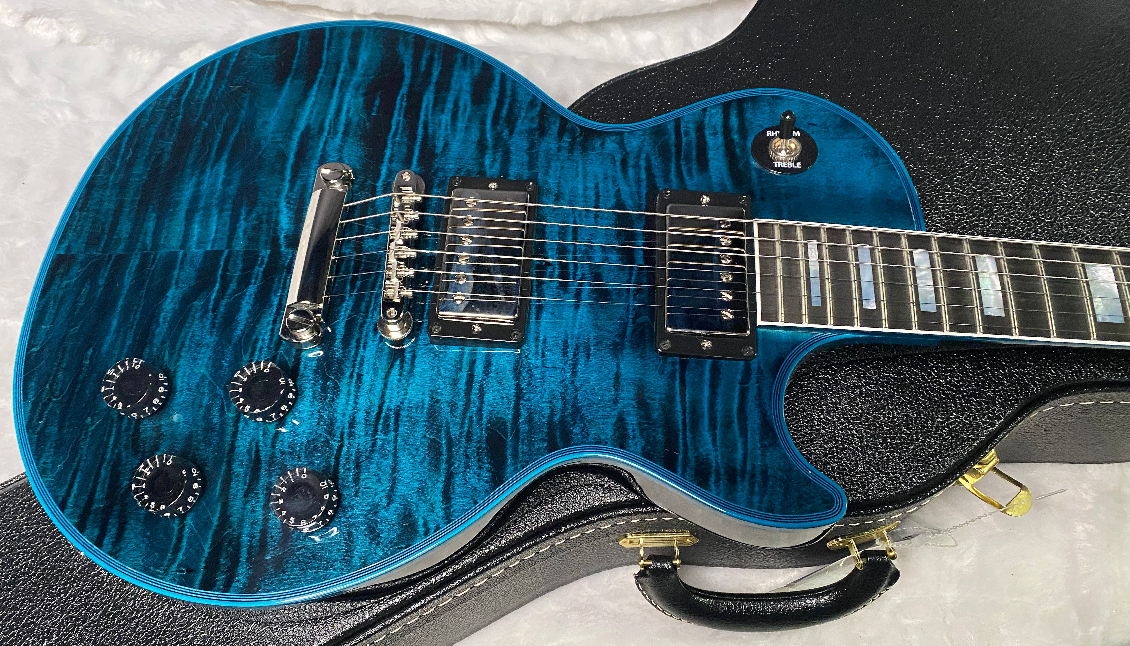 NEW! Gibson Les Paul Custom Peacock Widow - Monster Flame Top! Limited Edition - Weighs in at 8.3 lbs - Authorized Dealer - G07310