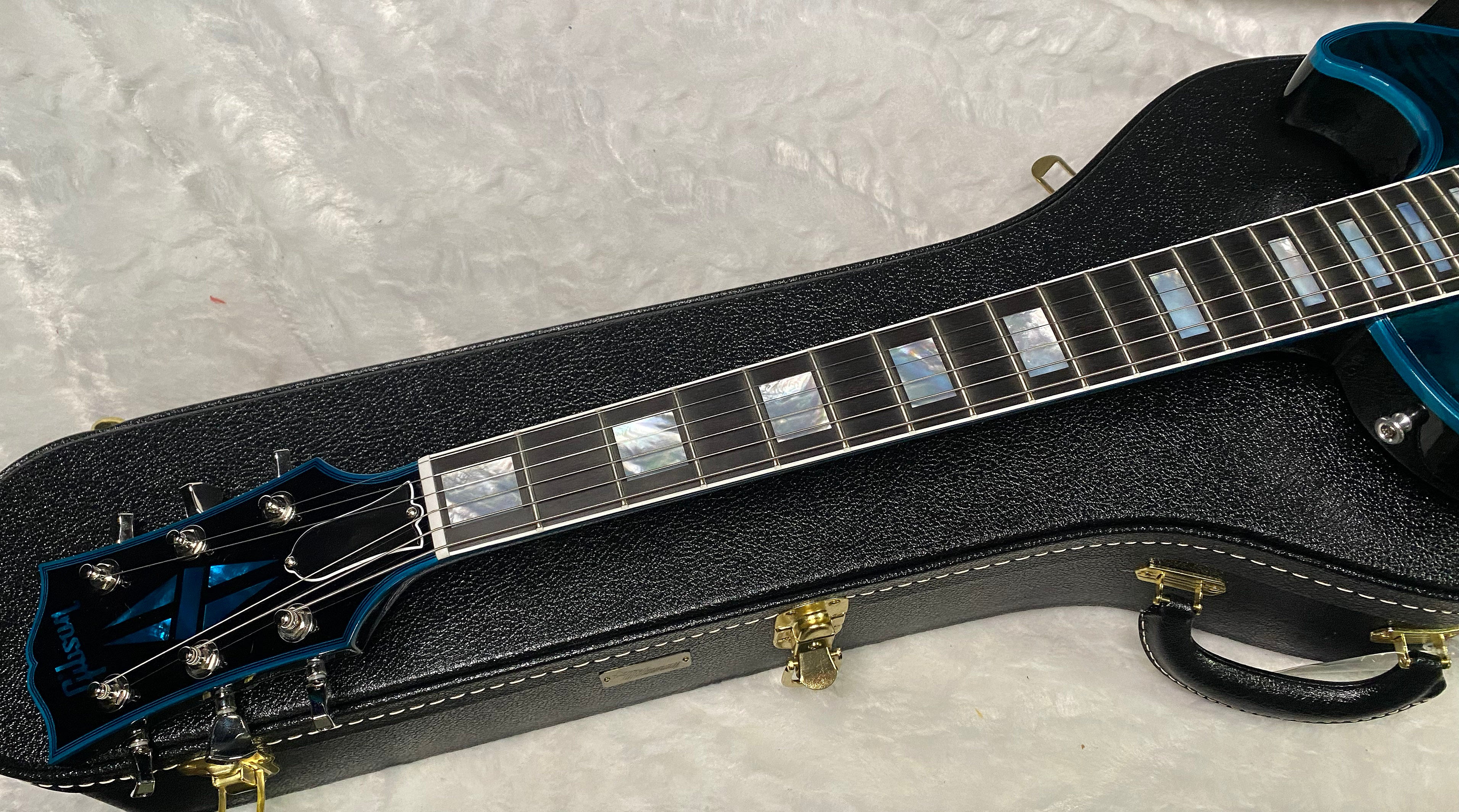 NEW! Gibson Les Paul Custom Peacock Widow - Monster Flame Top! Limited Edition - Weighs in at 8.3 lbs - Authorized Dealer - G07310