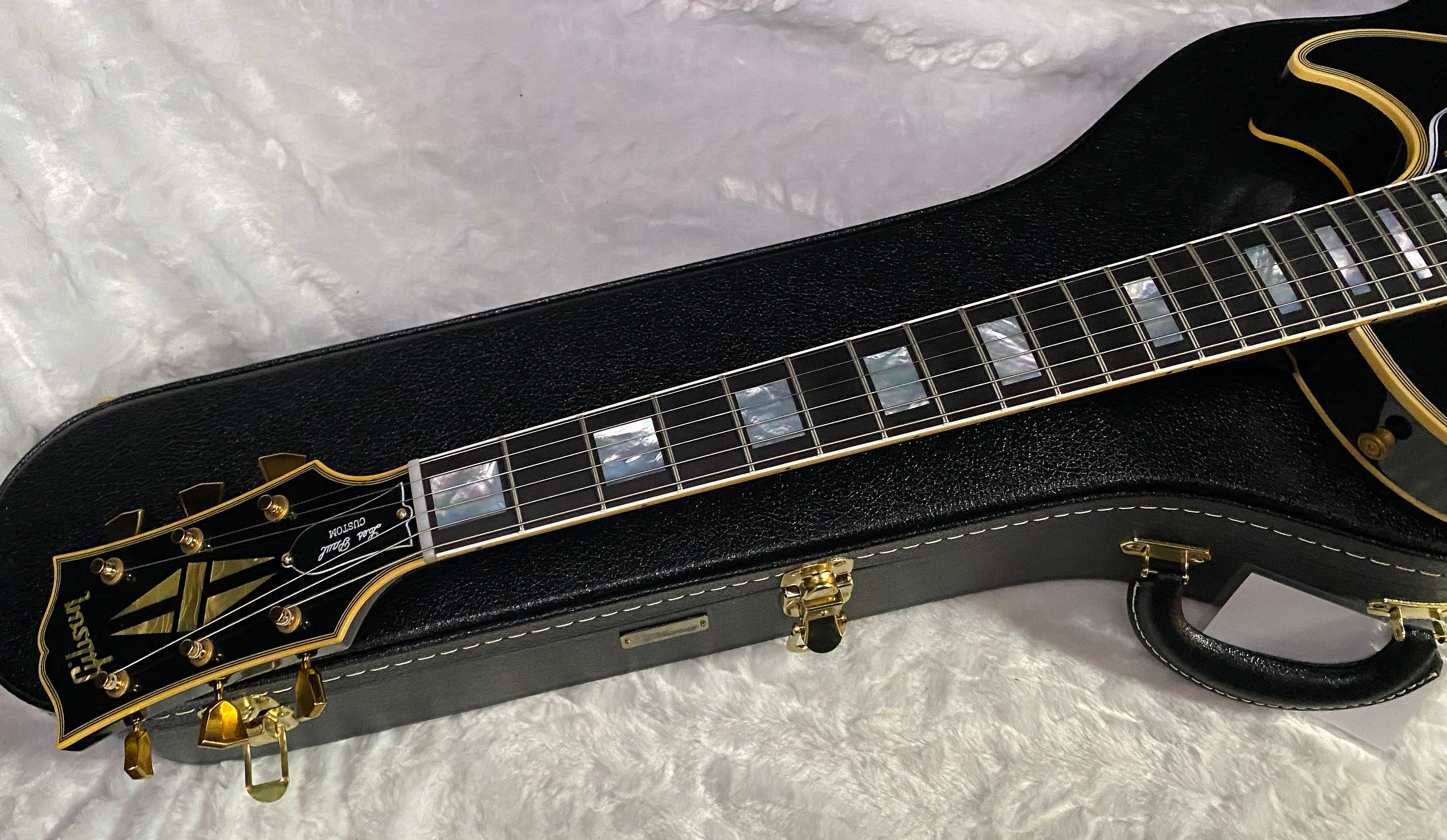 NEW! Gibson Custom Shop Murphy Lab '68 Les Paul Custom Reissue Ultra Light Aged Ebony Authorized Dealer - 9.6 lbs - G07313