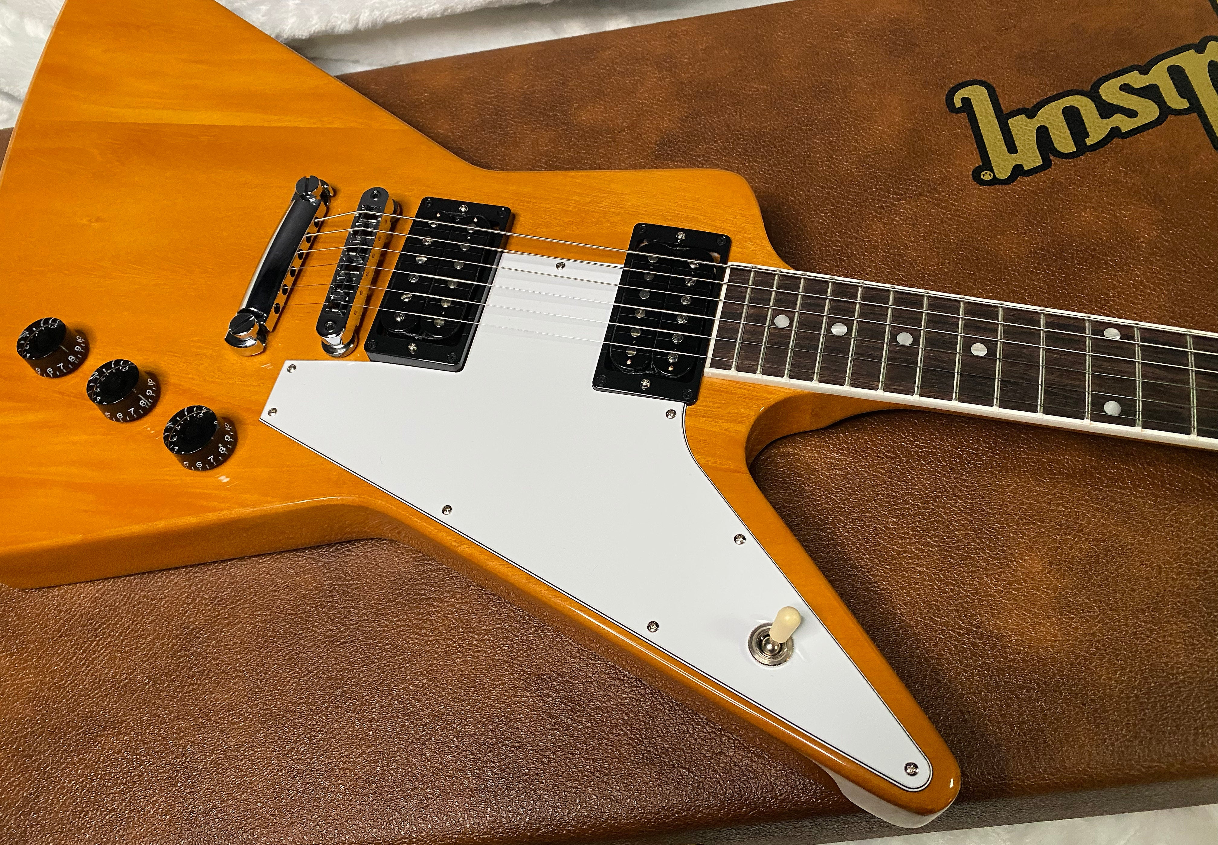 NEW! Gibson '70s Explorer - Antique Natural - Authorized Dealer - Only 7.1 - G07320