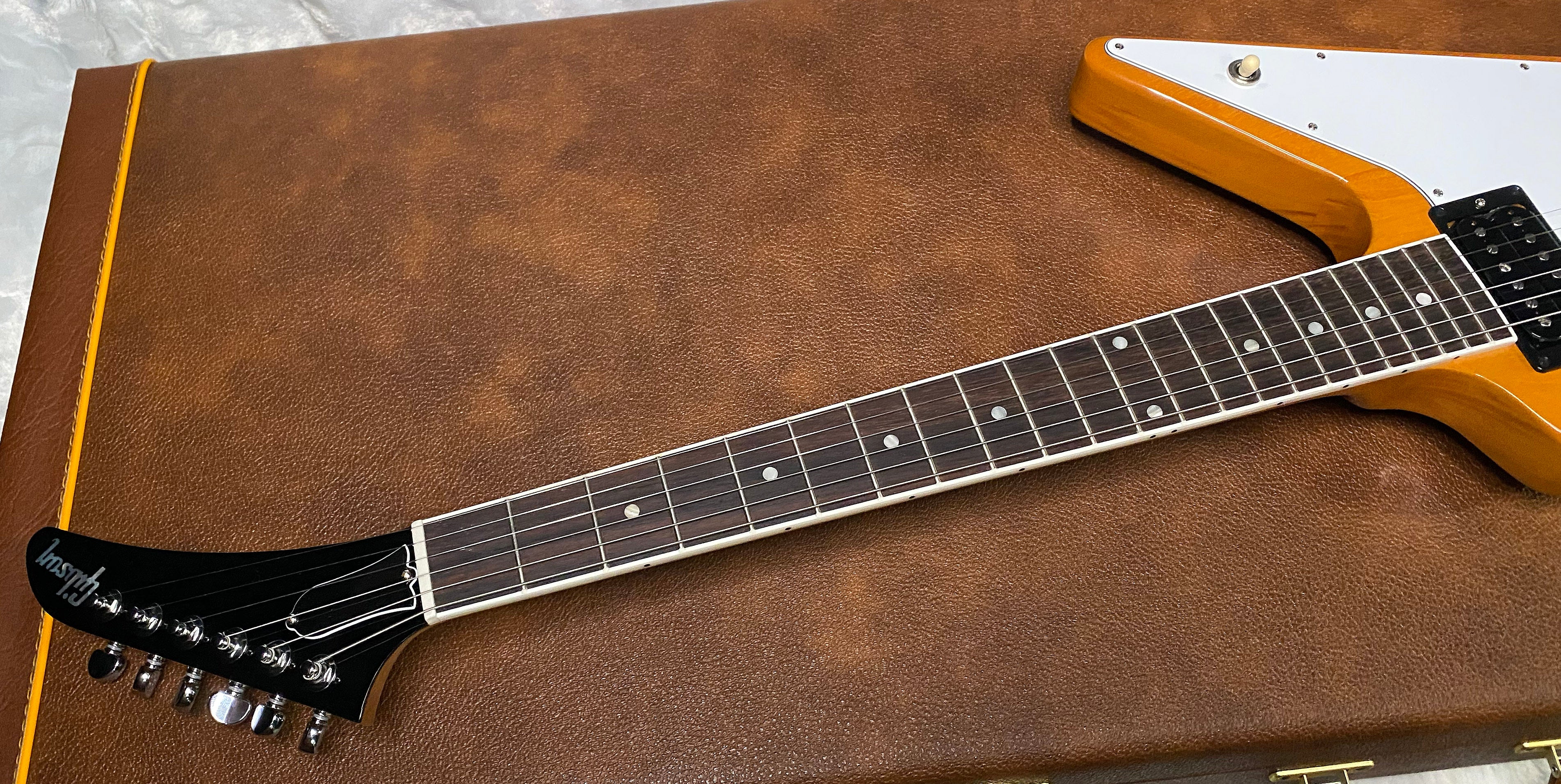 NEW! Gibson '70s Explorer - Antique Natural - Authorized Dealer - Only 7.1 - G07320