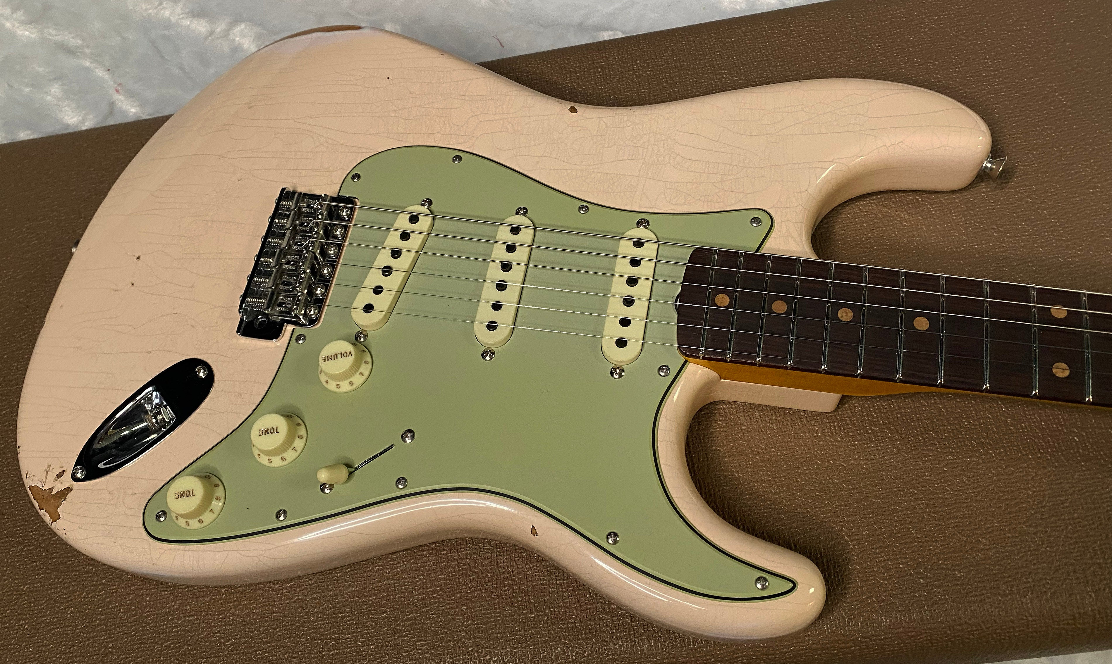 NEW! Fender Custom Shop Late-1962 Stratocaster Relic with Closet Classic Hardware - Super-Faded Aged Shell Pink - Only 7.5lbs - Authorized Dealer - G06688